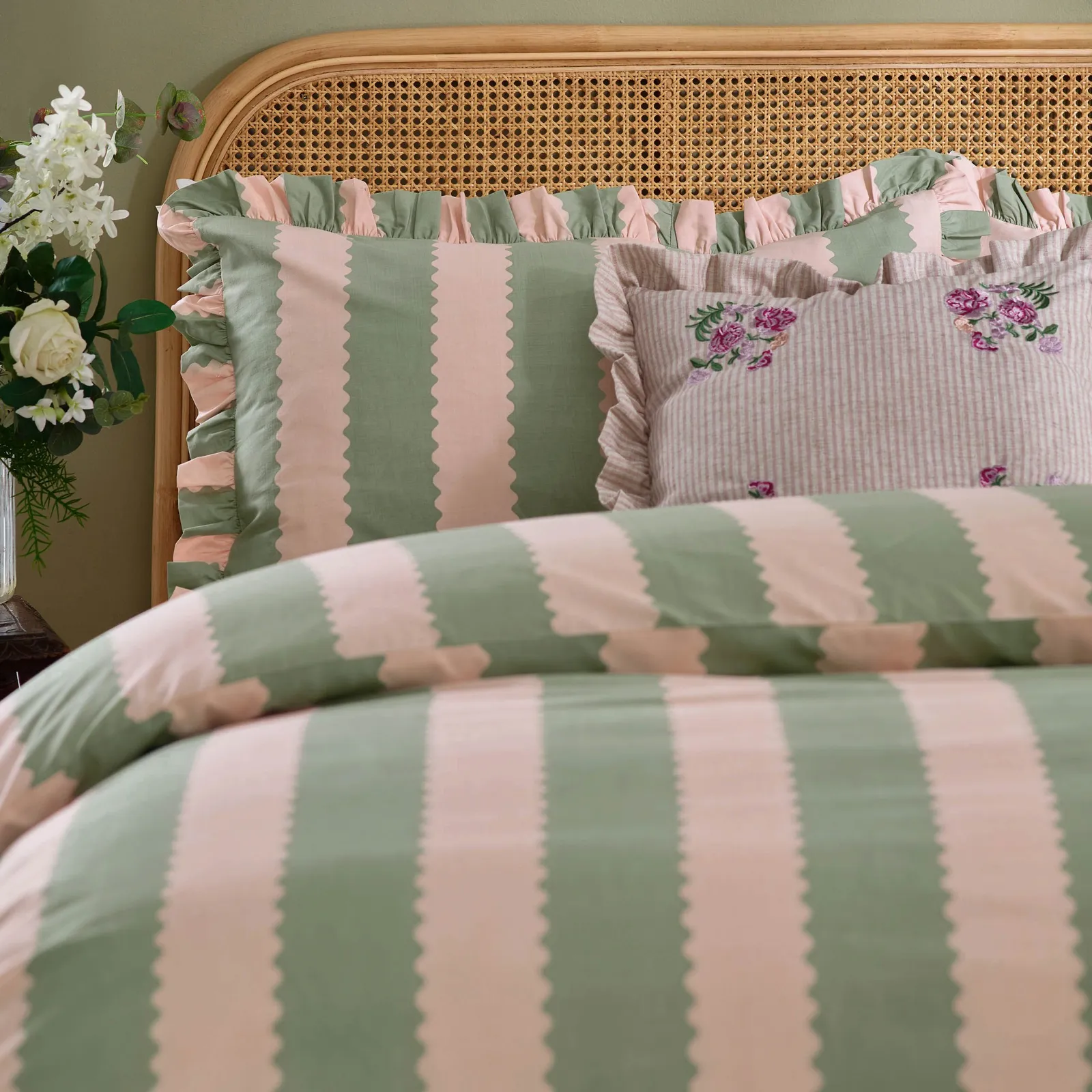 Wylder Birdie Stripe Ruffle Duvet Cover Set 2