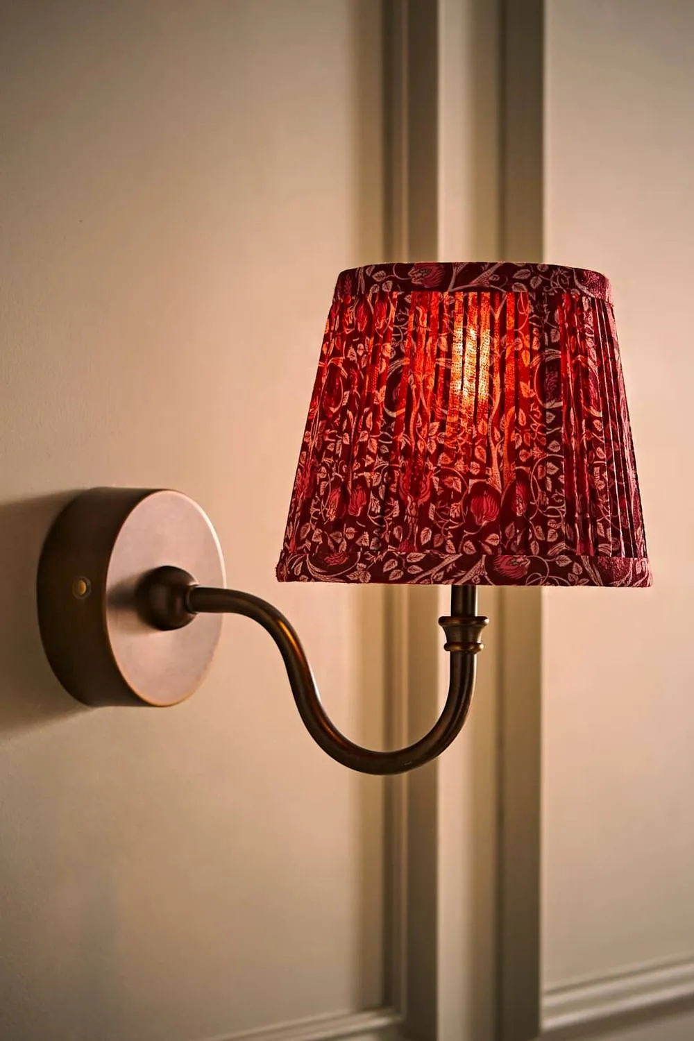 ValueLights Lowe Pair Floral Pleated Shade Metal Portable Rechargeable Wall Light in Red 2