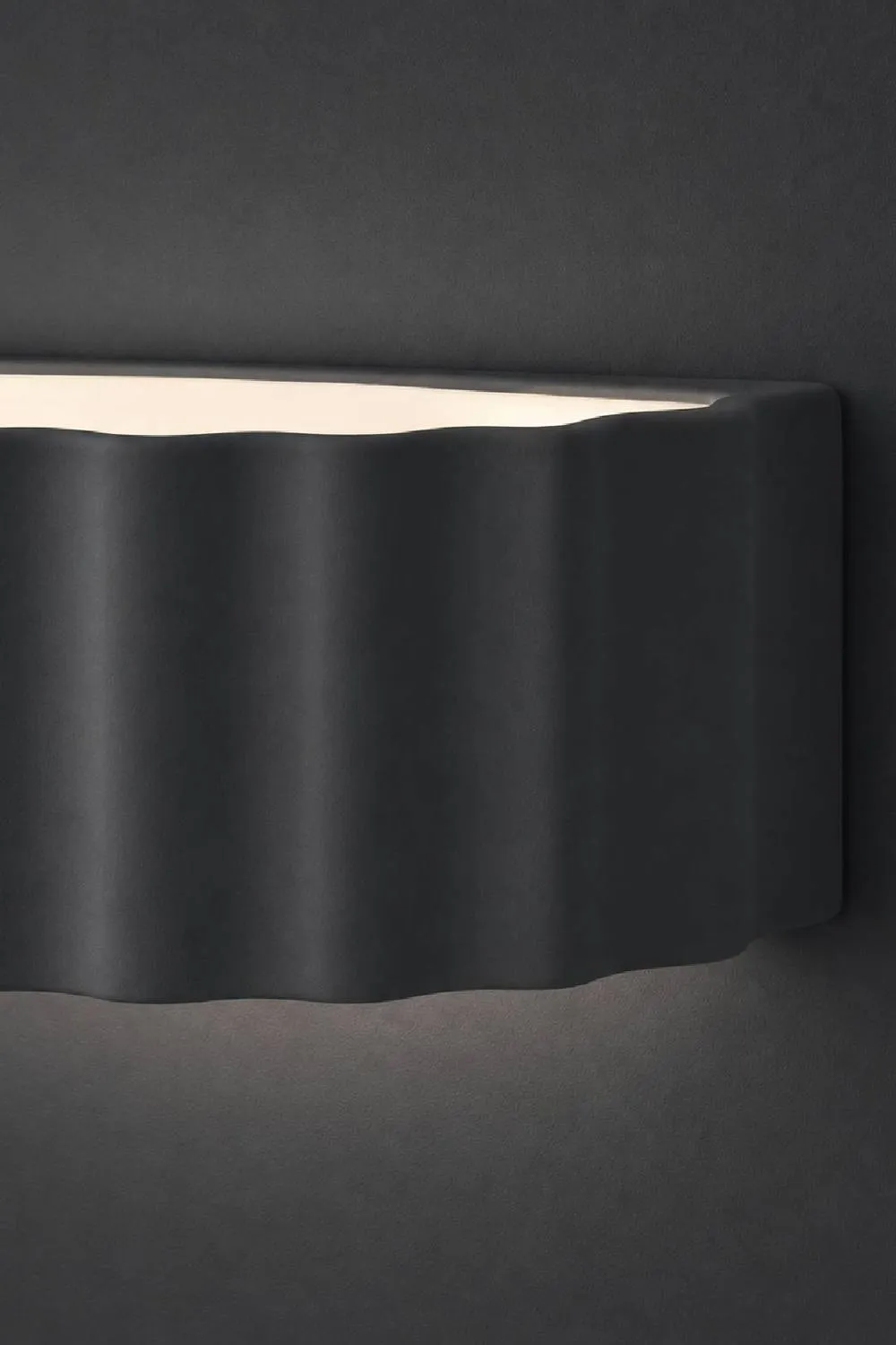 ValueLights Pablo Curved Ribbed Ceramic Flush Wall Sconce Light with Bulb in Navy 4