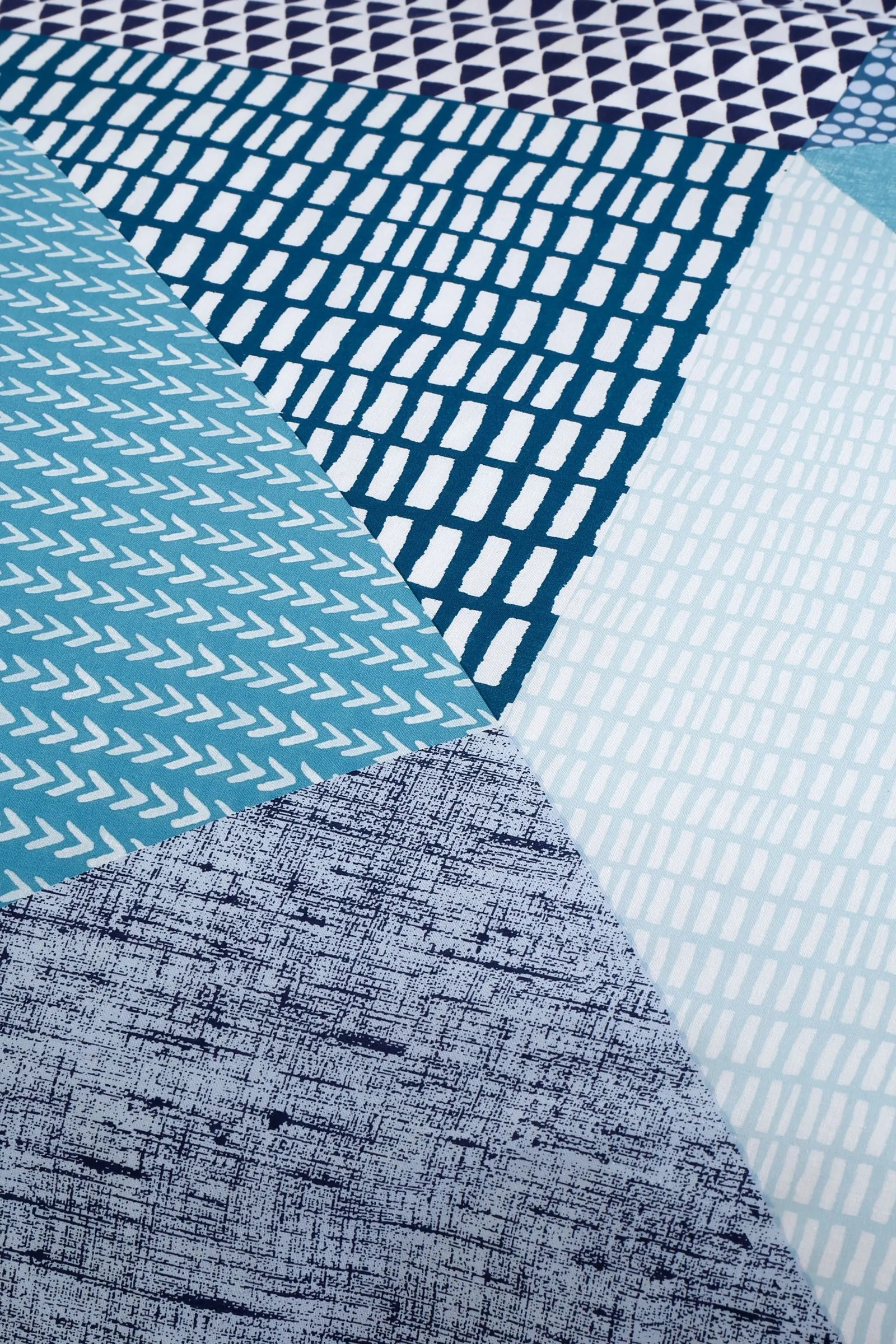 Catherine Lansfield 'Larsson Geo' Duvet Set in Teal 4