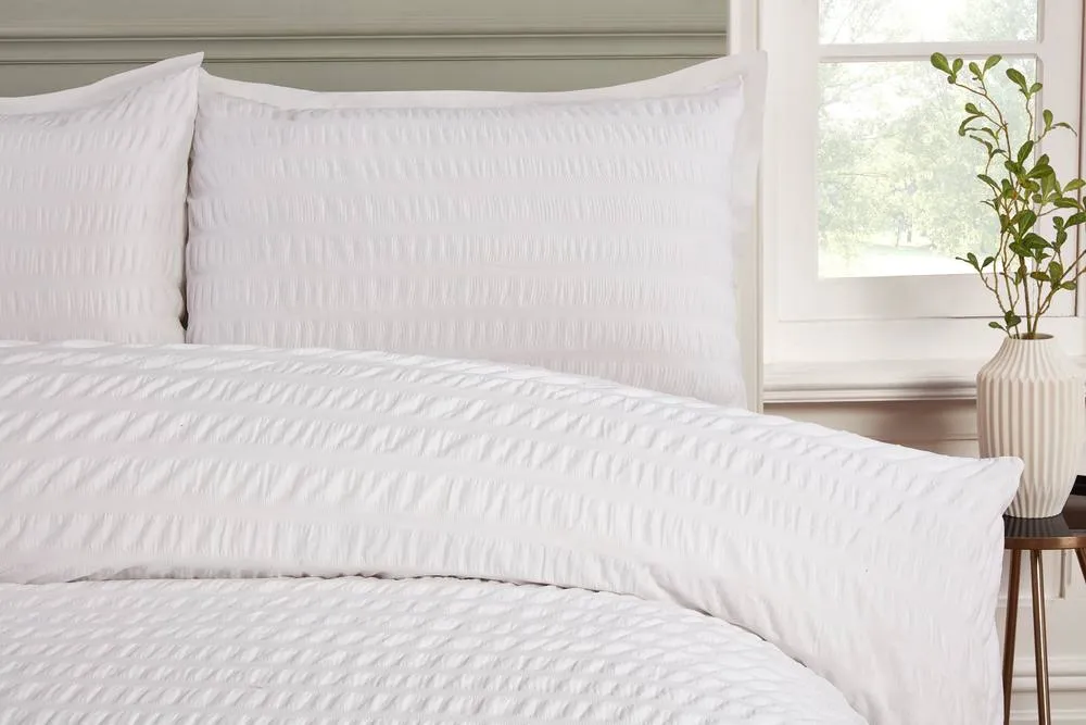 Rapport Home Seersucker Polycotton Luxury Duvet Cover Set with Pillowcase in White 2