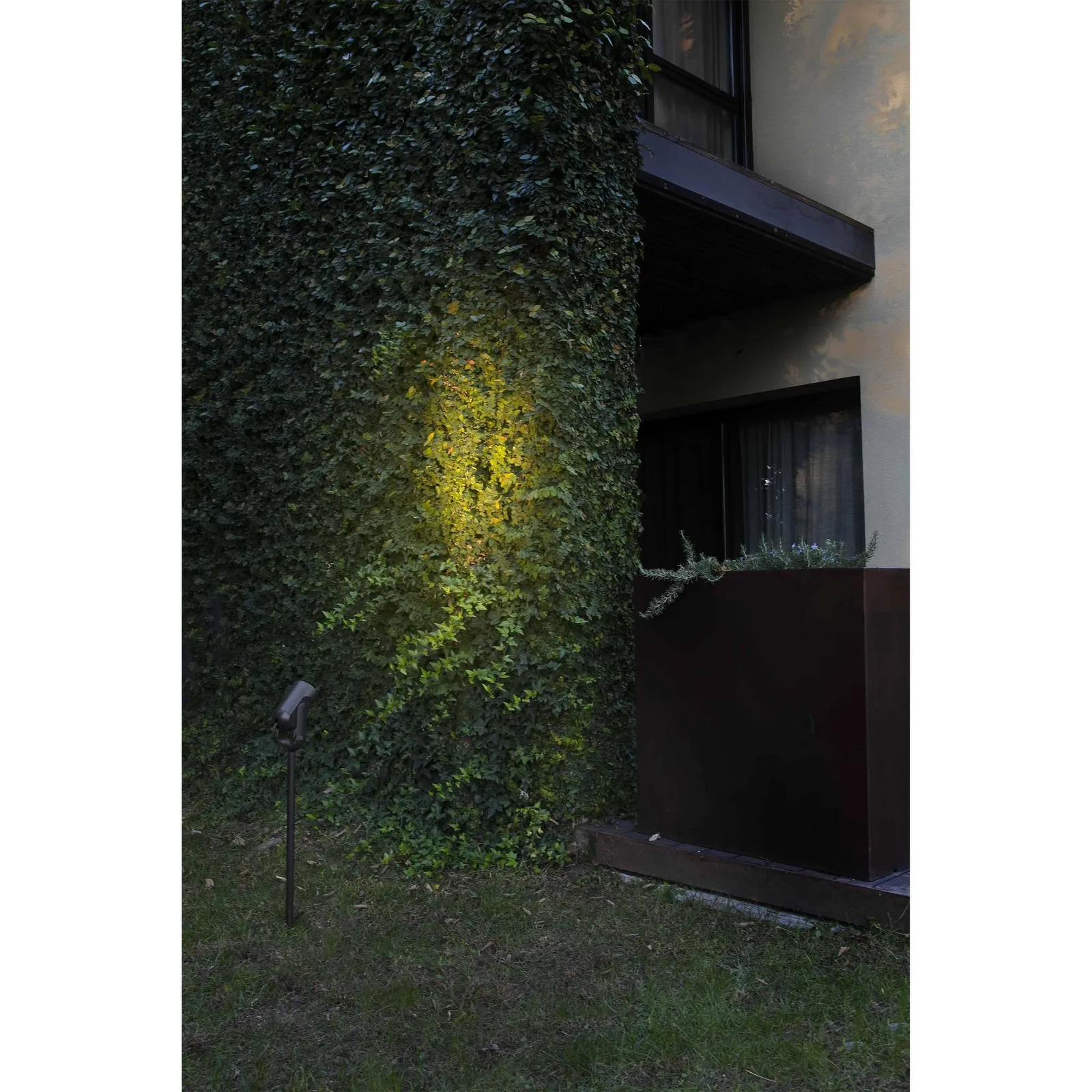 Netlighting Slot Outdoor LED Spike Light Black H50 14W 3000K IP65 2
