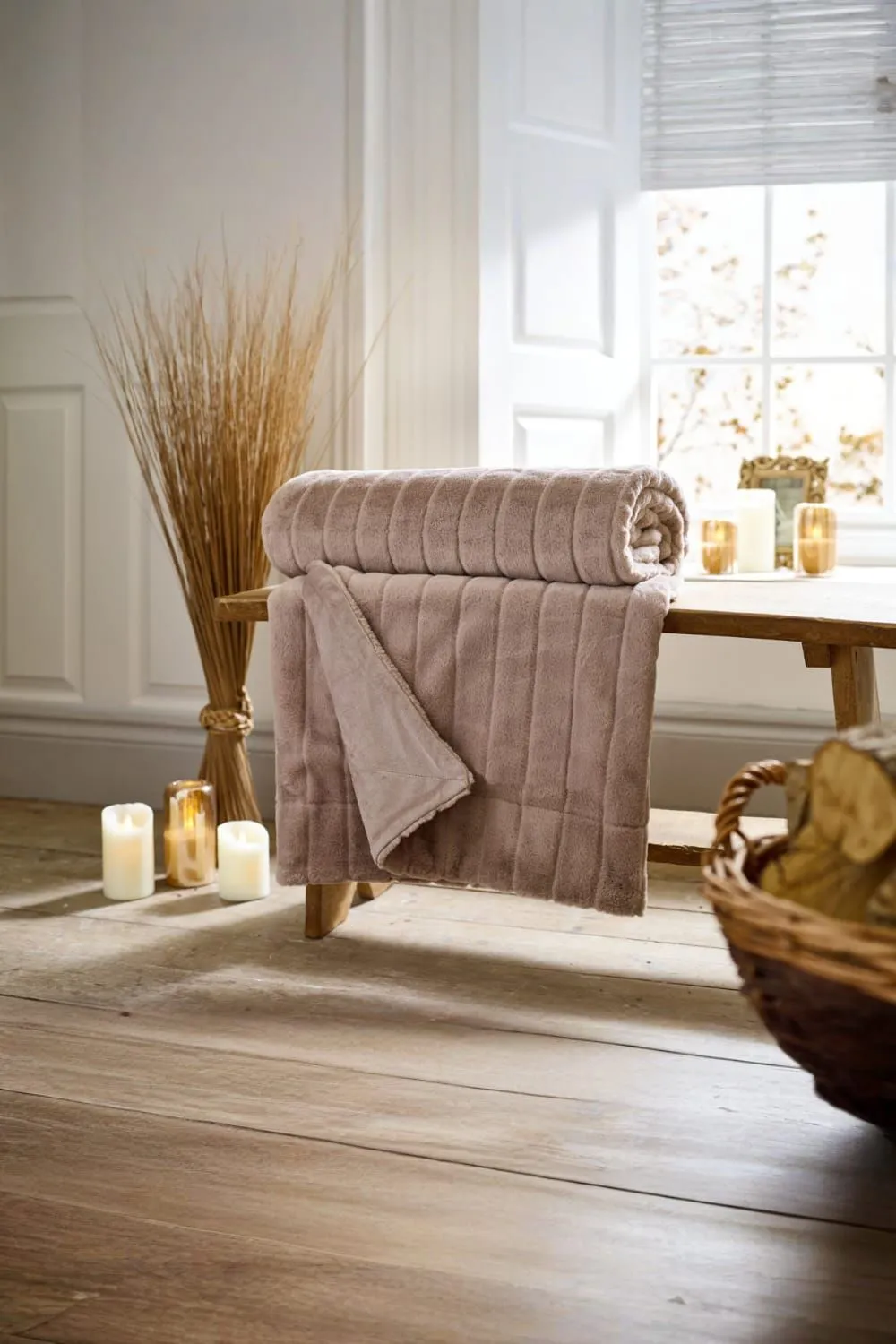 Deyongs Hockley Supersoft Plush Large Quilted Throw - 150x200cm Warm Soft Blanket in Fawn