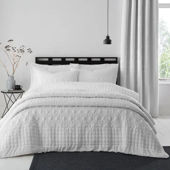 Billie White Bedspread 1