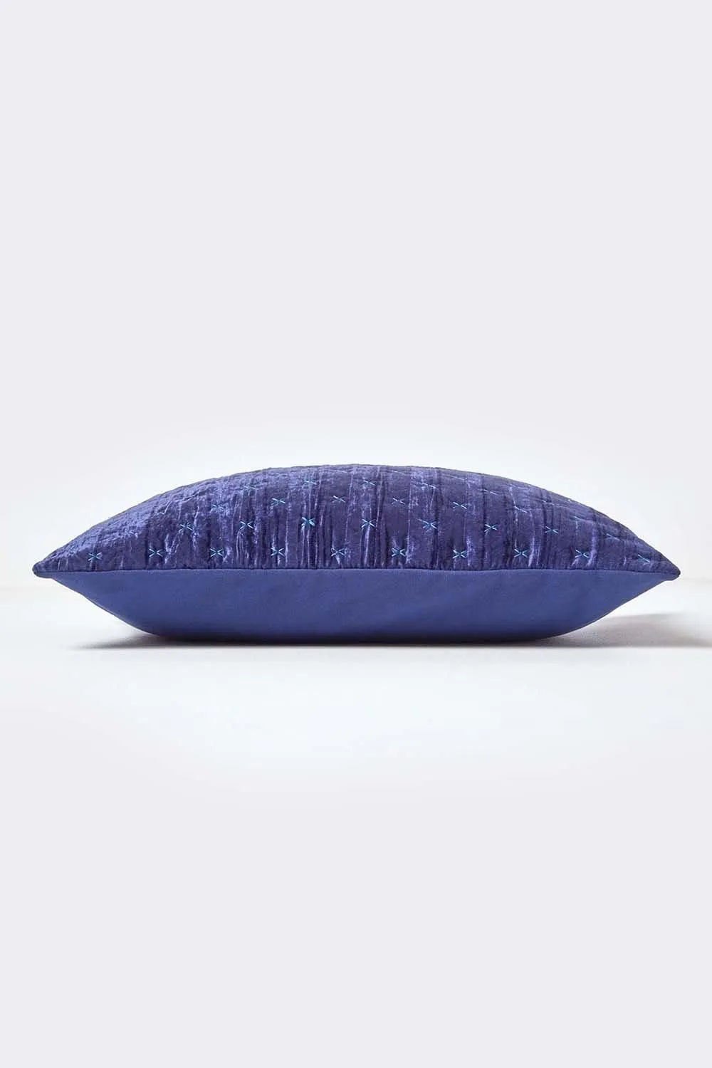 Homescapes Crushed Velvet Cushion Cover in Navy 2