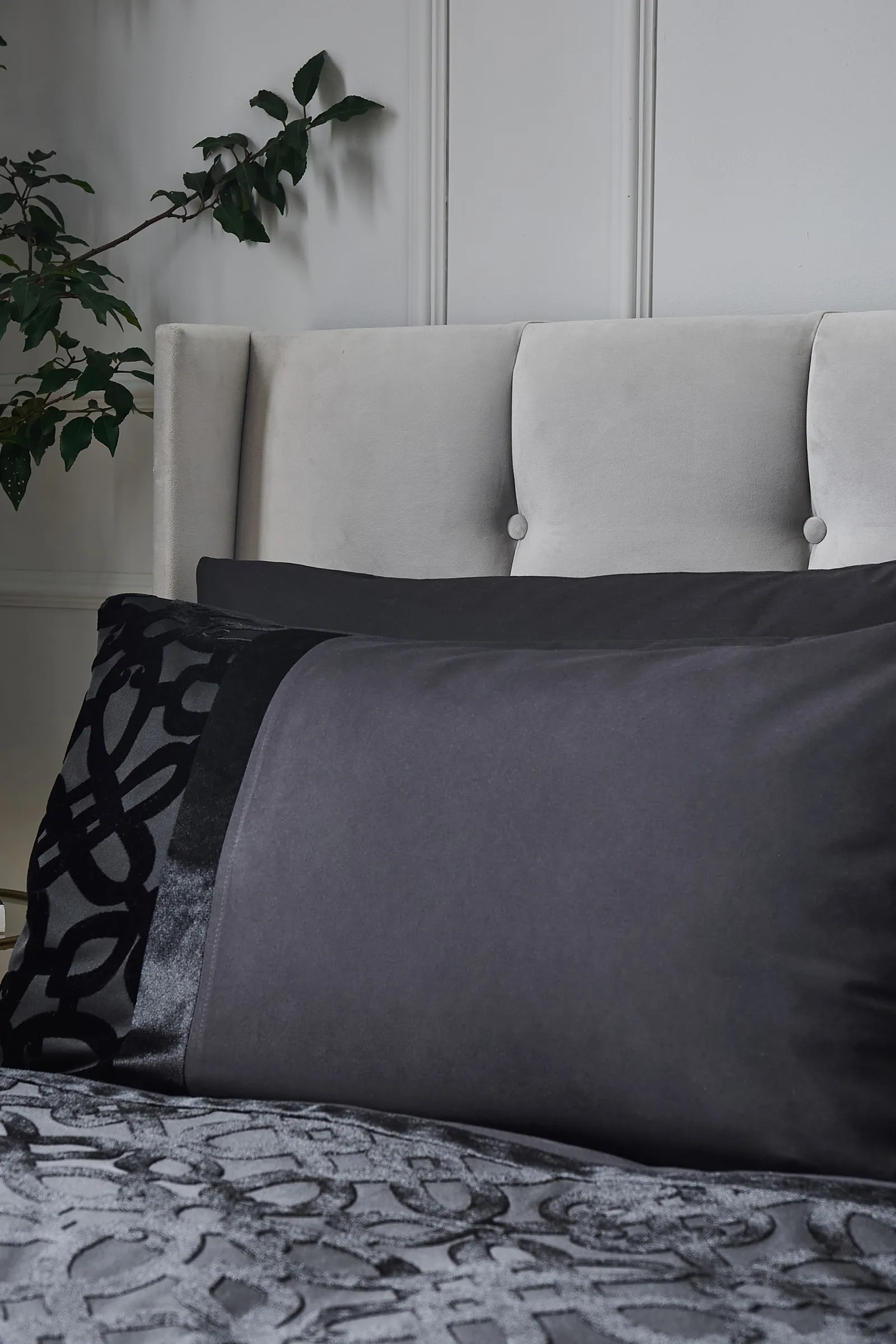 Catherine Lansfield Lattice Cut Velvet Duvet Set in Black 2