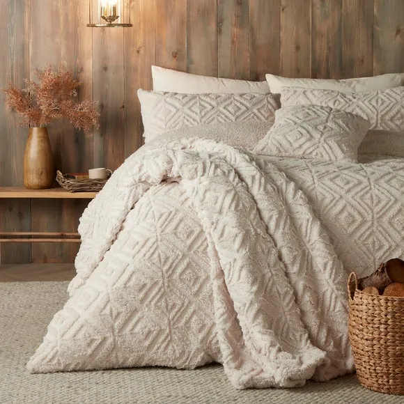 Fusion Geo Fleece Throw Blanket 130cm x 180cm