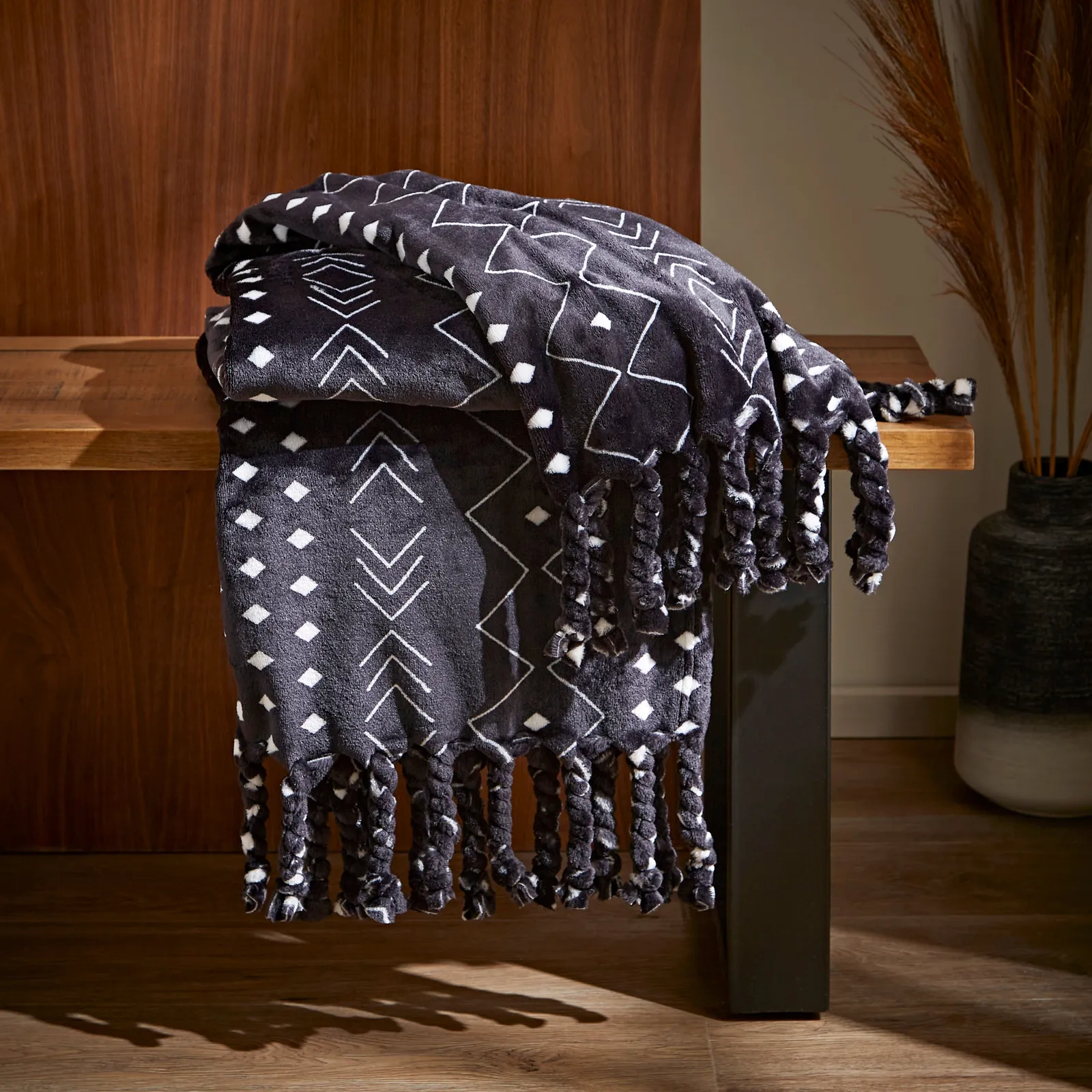 Boho Tassel Black Fleece Throw Black/White