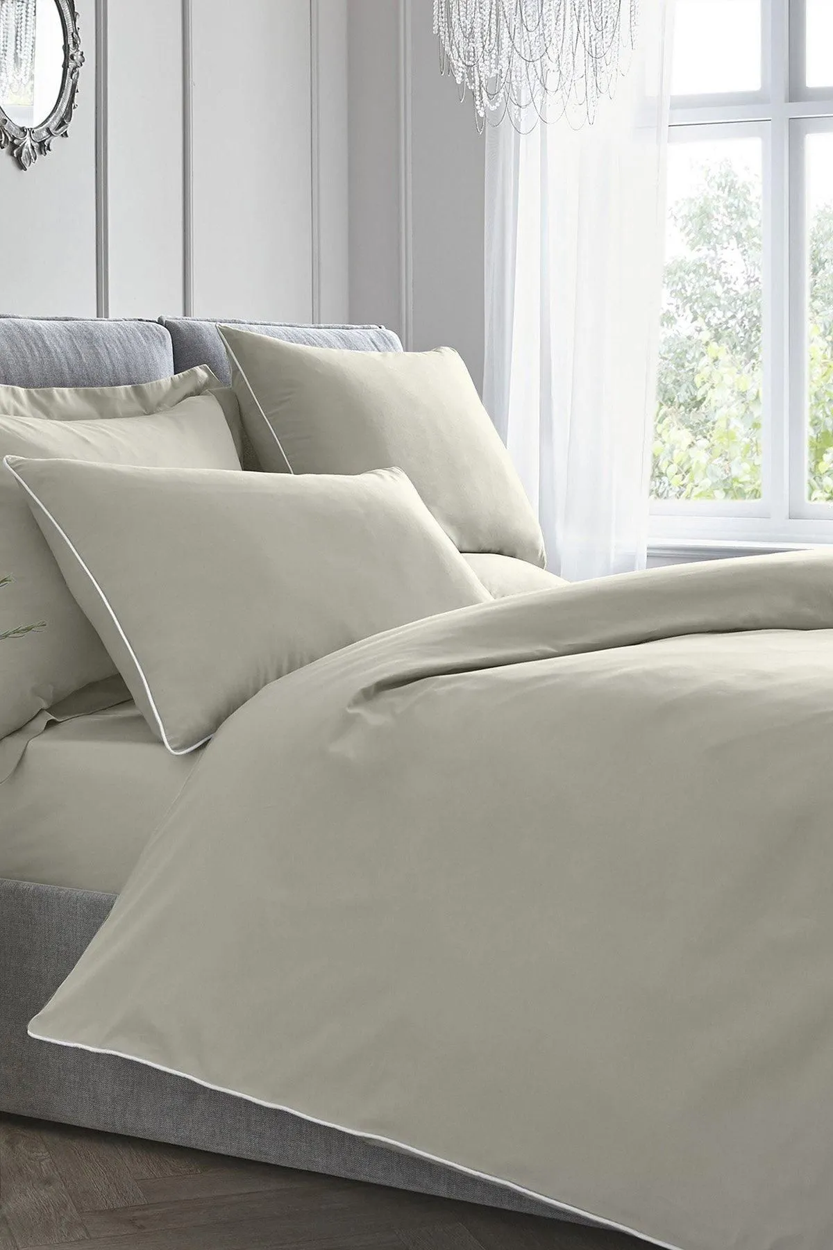 Appletree 'Premium 200TC Plain Dye' Hotel Quality 100% Percale Cotton Duvet Cover Set in Silver
