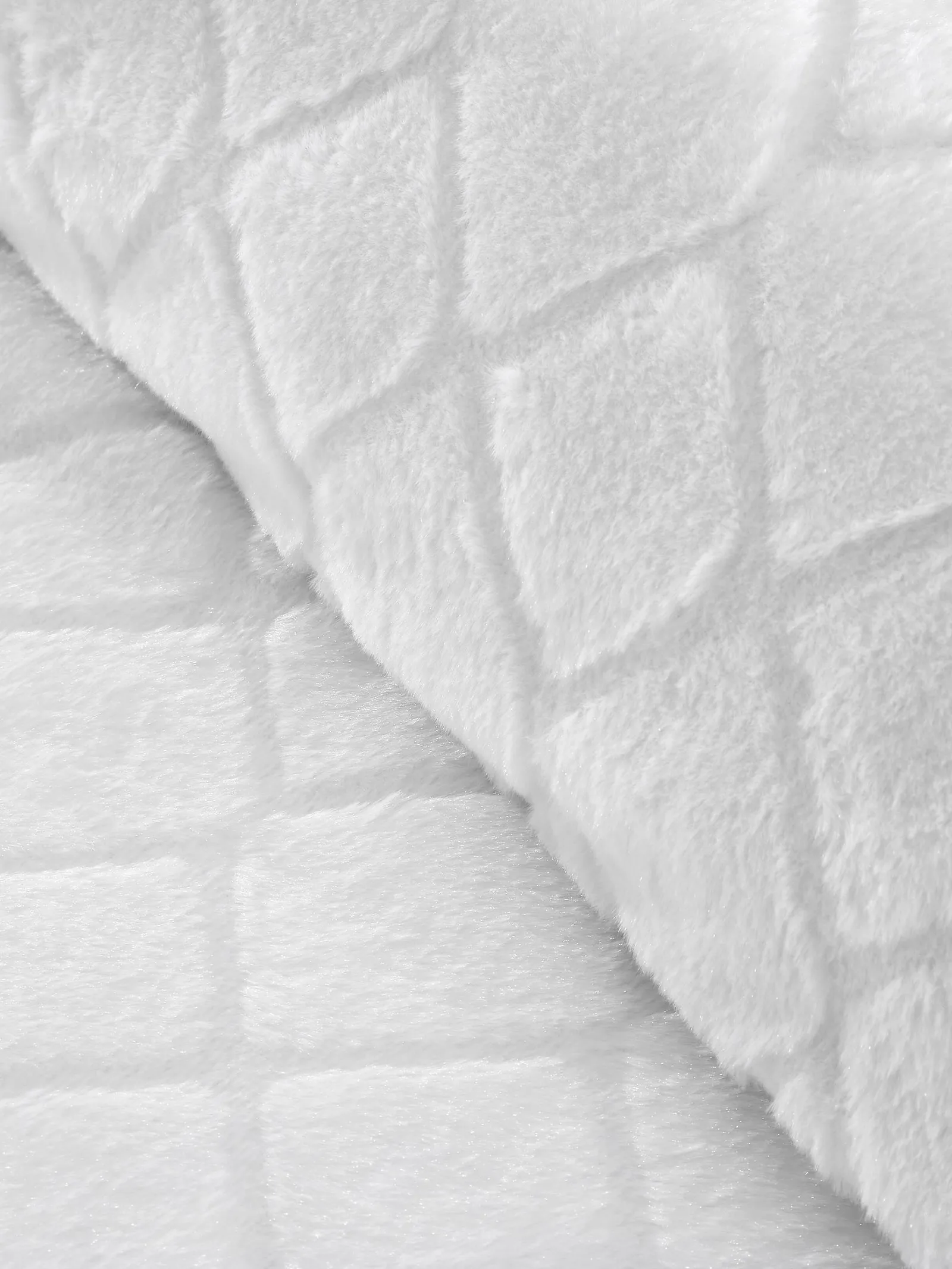 Catherine Lansfield 'Cosy Diamond' Soft & Warm Faux Fur Fleece Duvet Cover Set in White 4