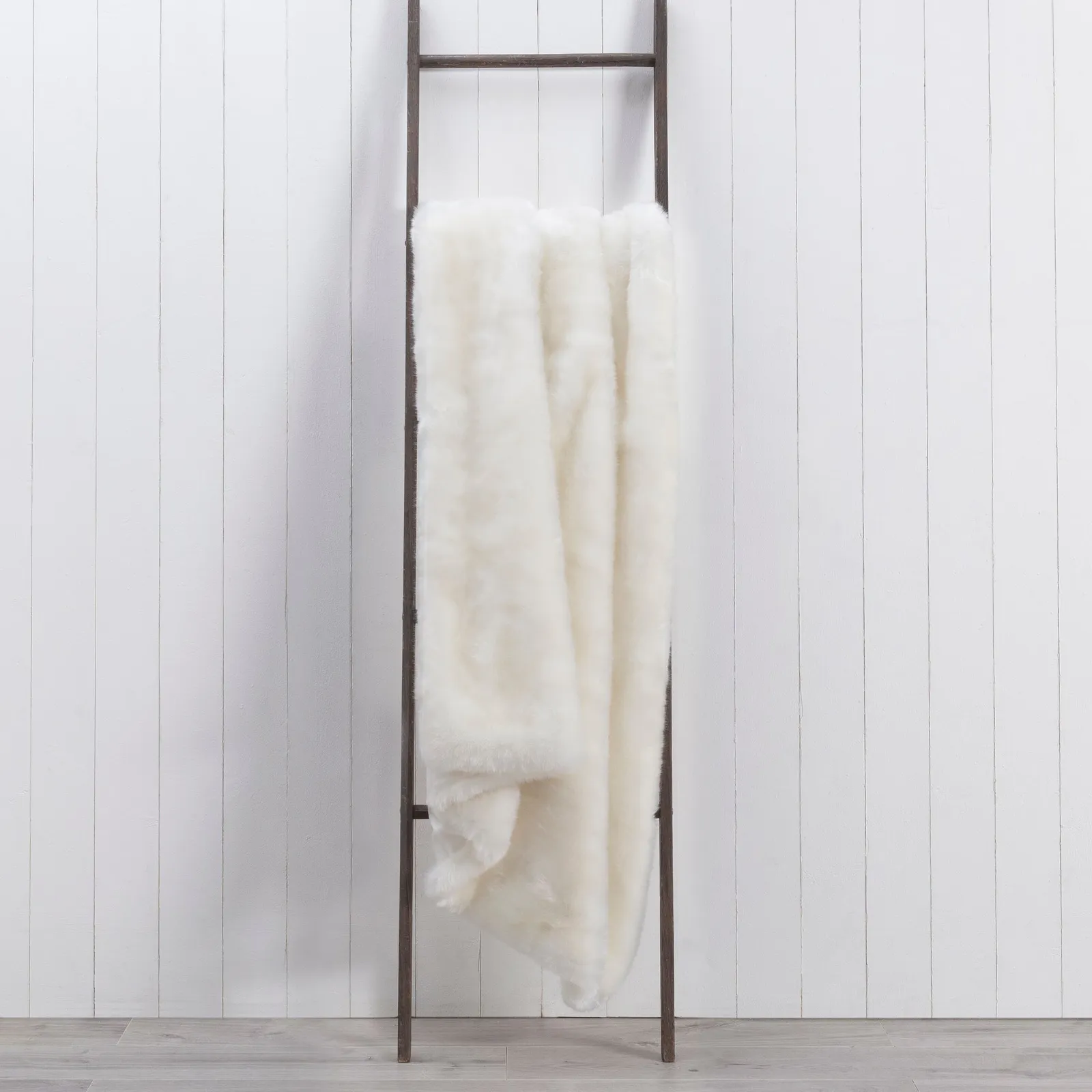 Alanna White Faux Fur 130cm x 180cm Throw White