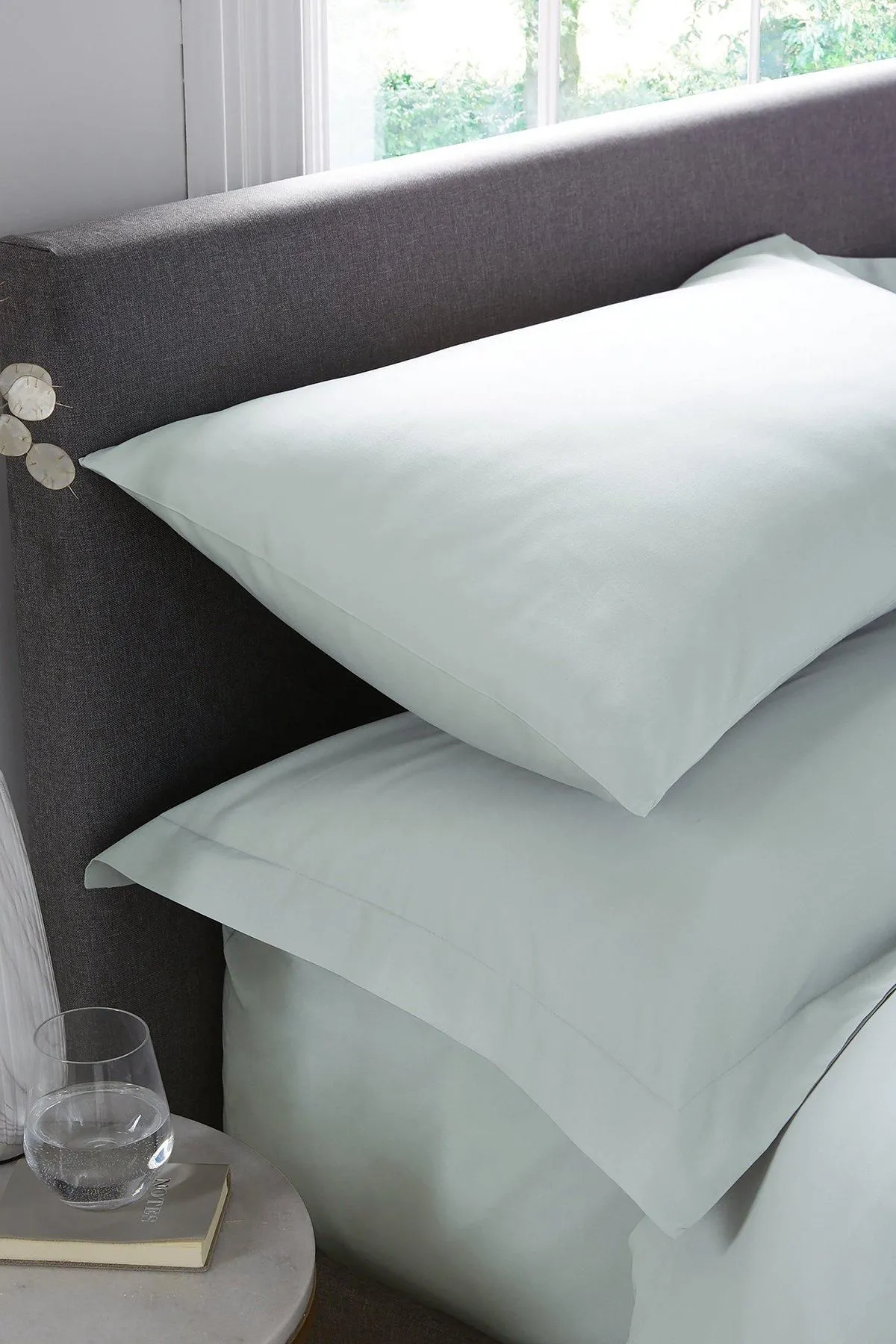 Serene 'Plain Dyed' Soft Touch Pair of Housewife Pillowcases in Green