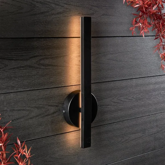 Leander Linear Outdoor LED Wall Light 1