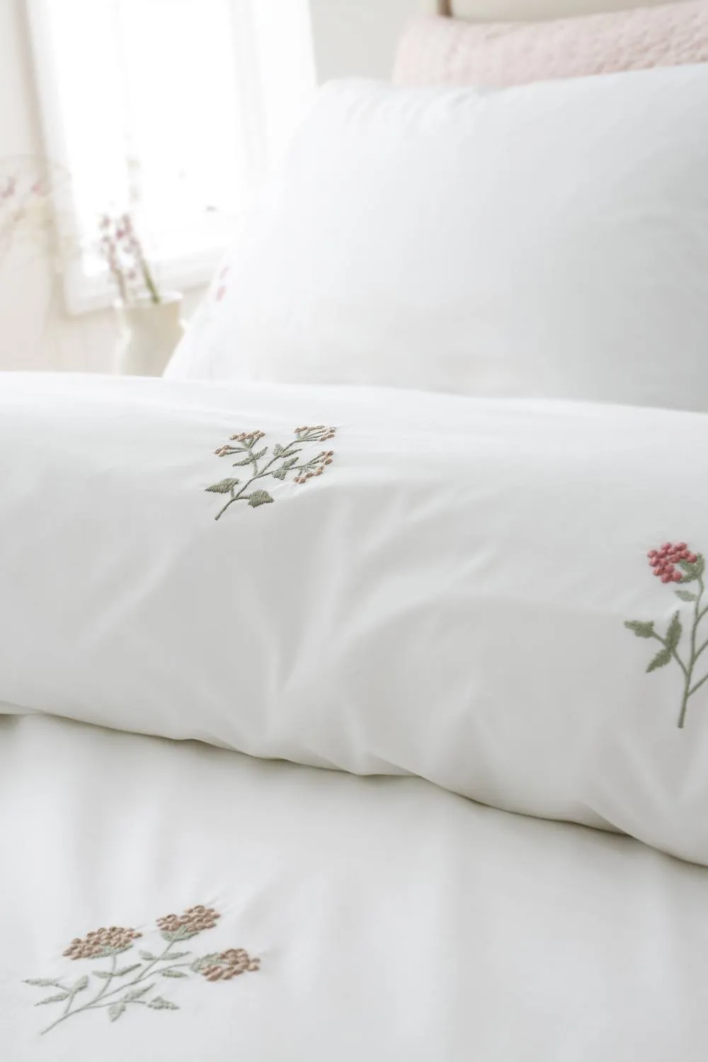 Bianca Adeline Floral Embroidered 200 Thread Count Cotton Duvet Cover Set in White 3