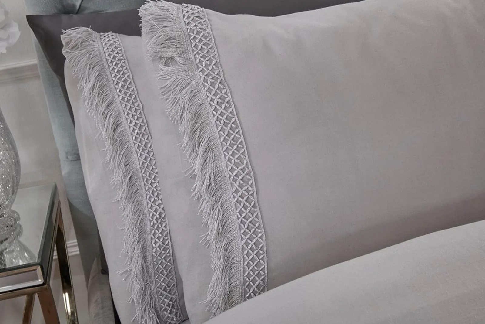 Rapport Home Tia Trellis Tasseled Duvet Cover Set with Pillowcase in Silver 2