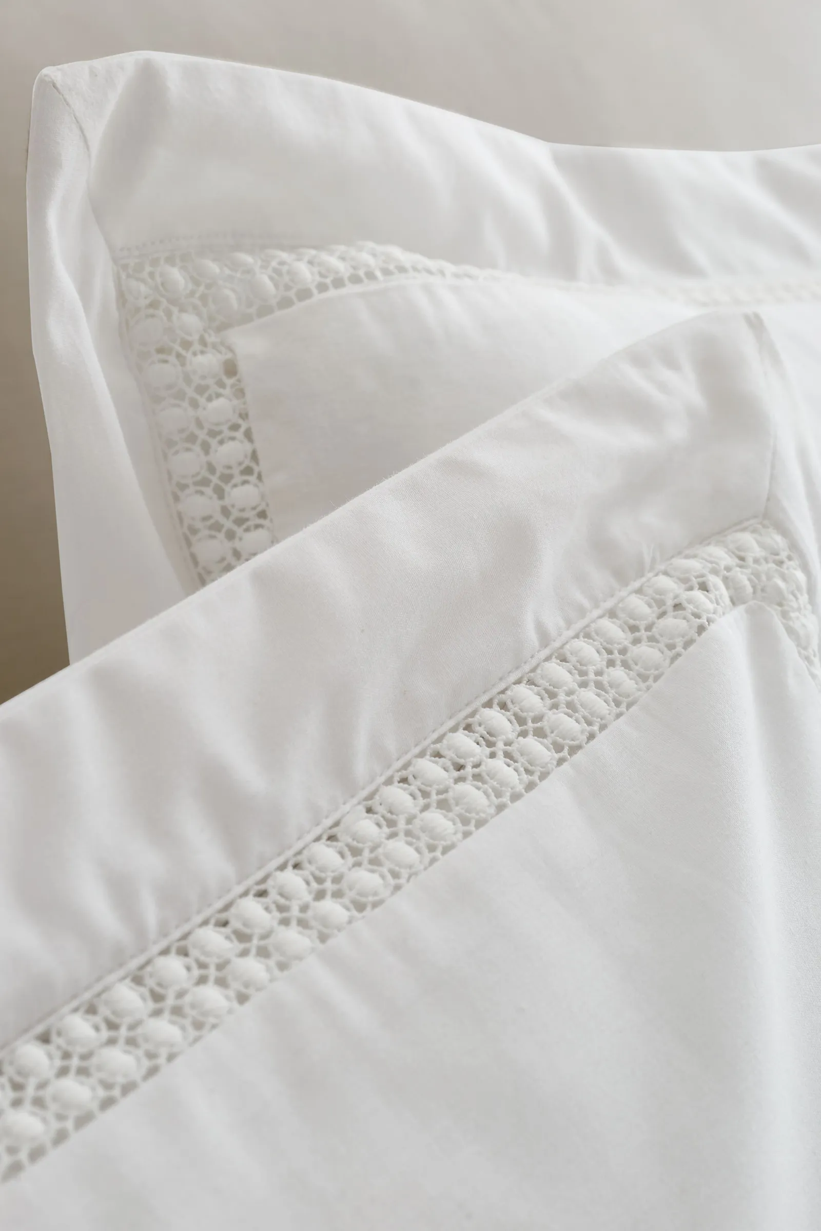 Bianca 'Oxford Lace' 200 Thread Count Cotton Duvet Cover Set in White 3