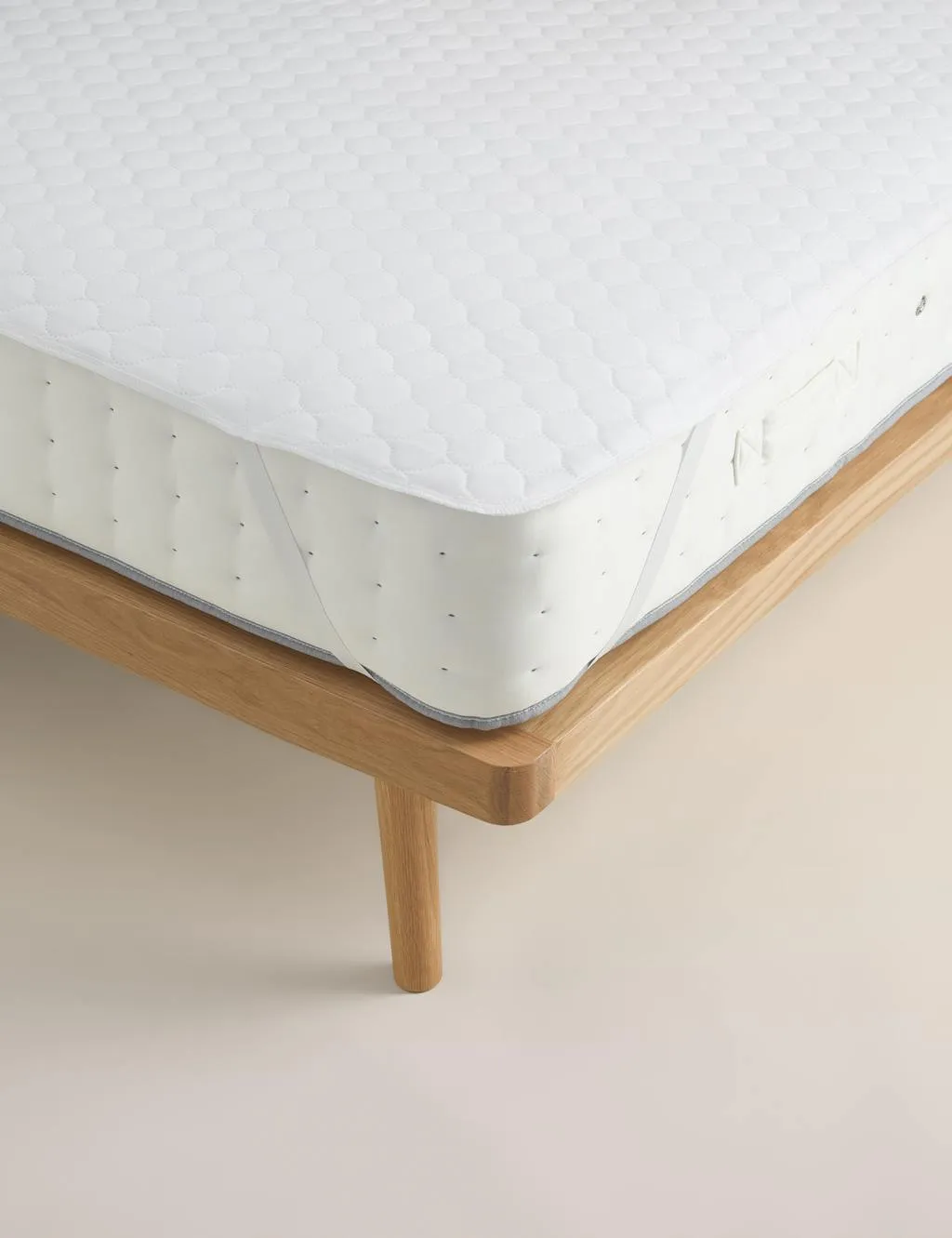 M&S Microfibre Mattress Protector White