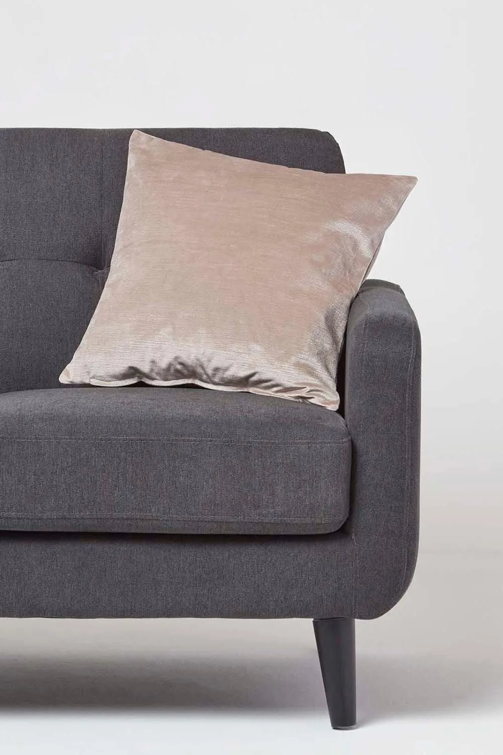 Homescapes Luxury Velvet Cushion Cover in Light Beige 2