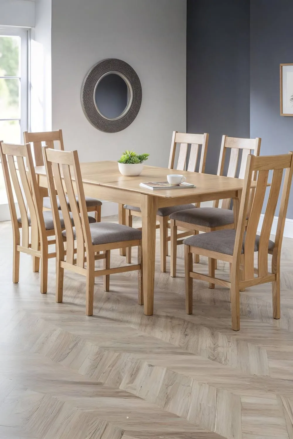 Julian Bowen Cotswold Rectangular Extending 4-6 Seater Dining Table in Light Oak 2