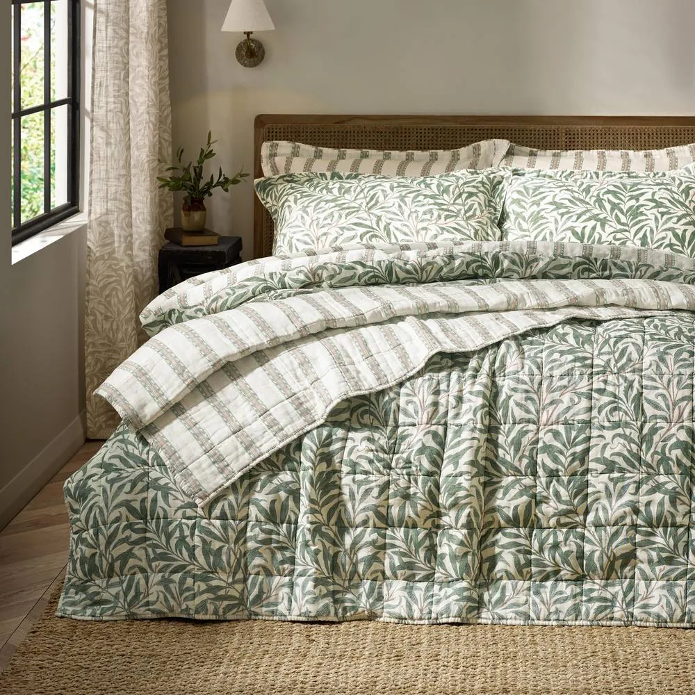 Morris & Co Willow Boughs 100% Cotton Muslin Bedspread in Pale Green 1