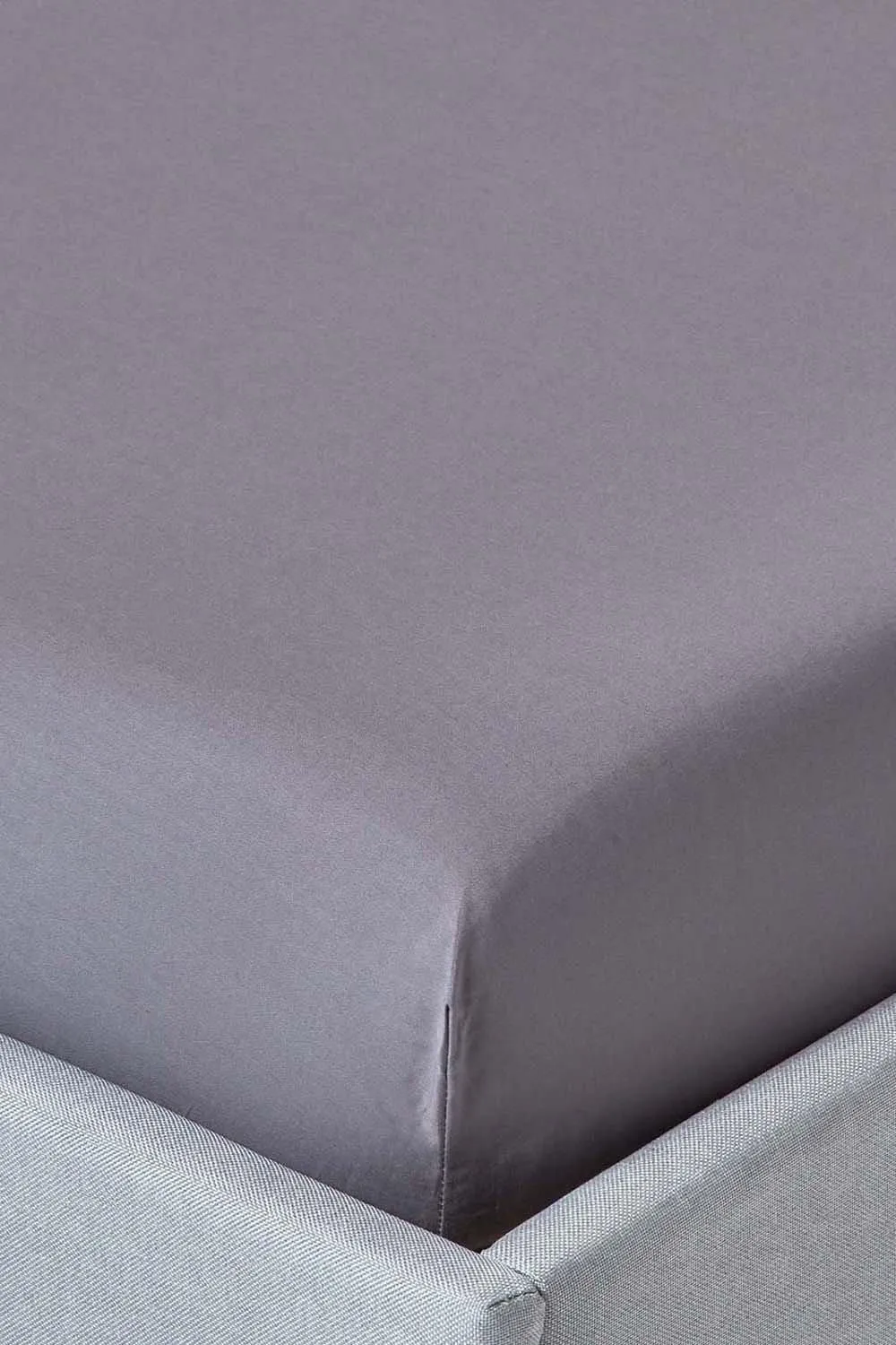 Homescapes Egyptian Cotton Deep Fitted Sheet 18 inch 200 Thread Count in Dark Grey 1