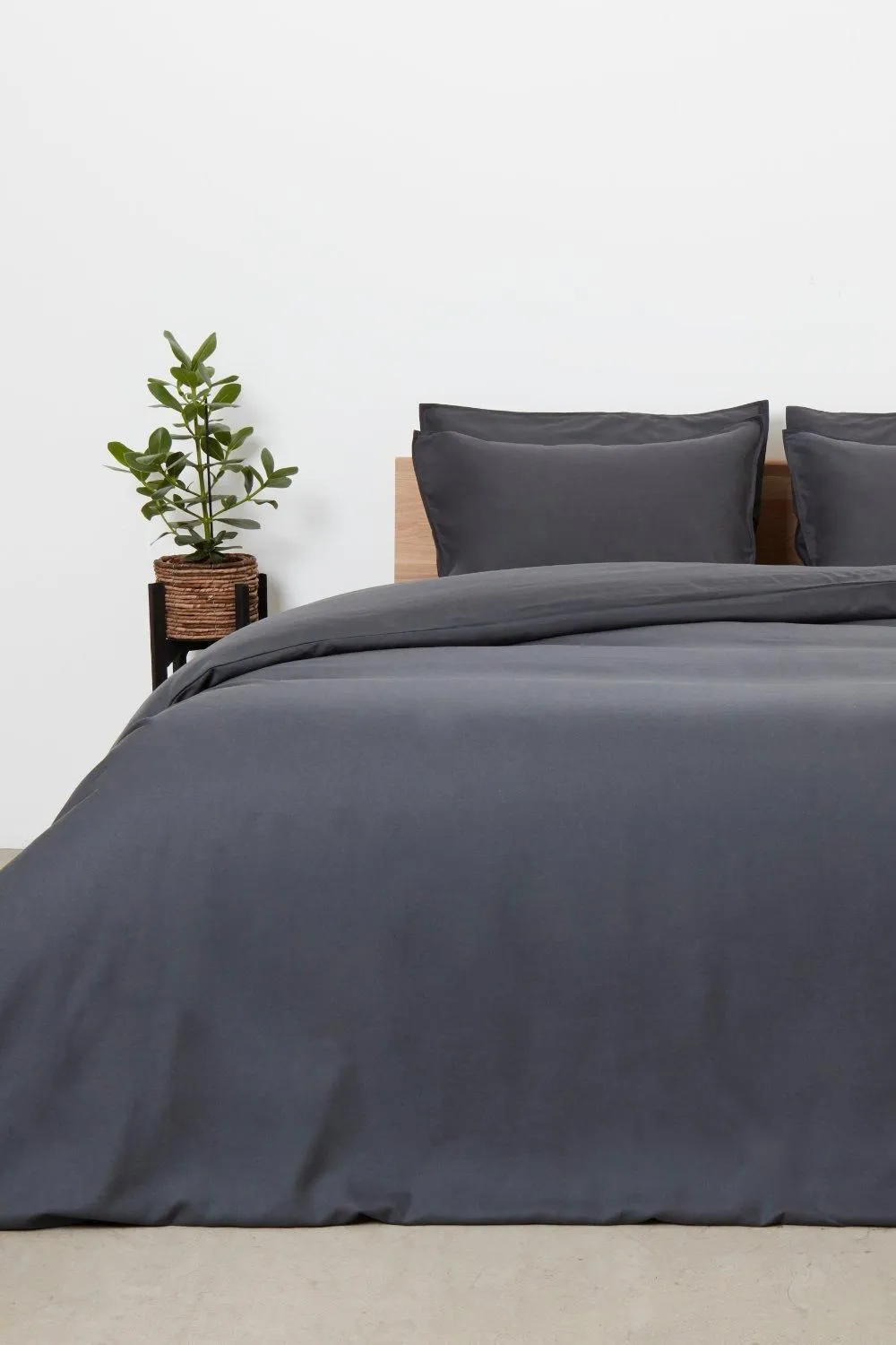 Panda London Bamboo & French Linen Complete Bedding Set in Dark Grey 1