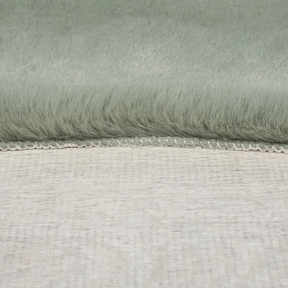Supersoft Single Pelt Faux Fur Rug 4