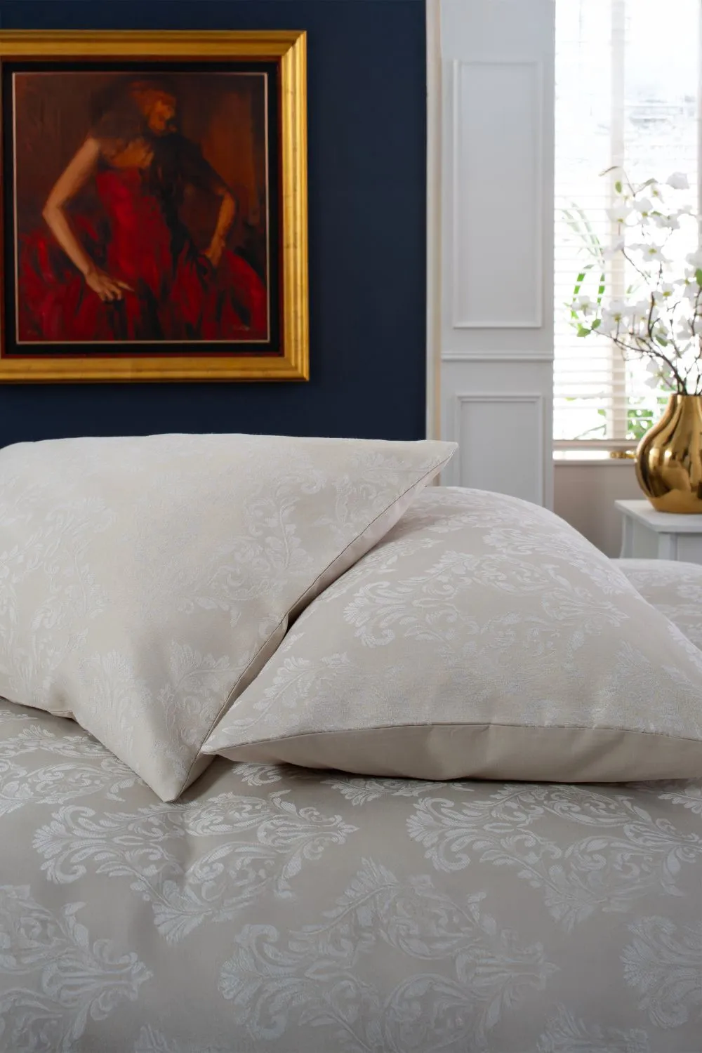The Lyndon Company Versailles Luxury Jacquard Duvet Cover Bedding Set - Classic Damask Design - Cotton Blend | Deyongs 1846 in Natural 3