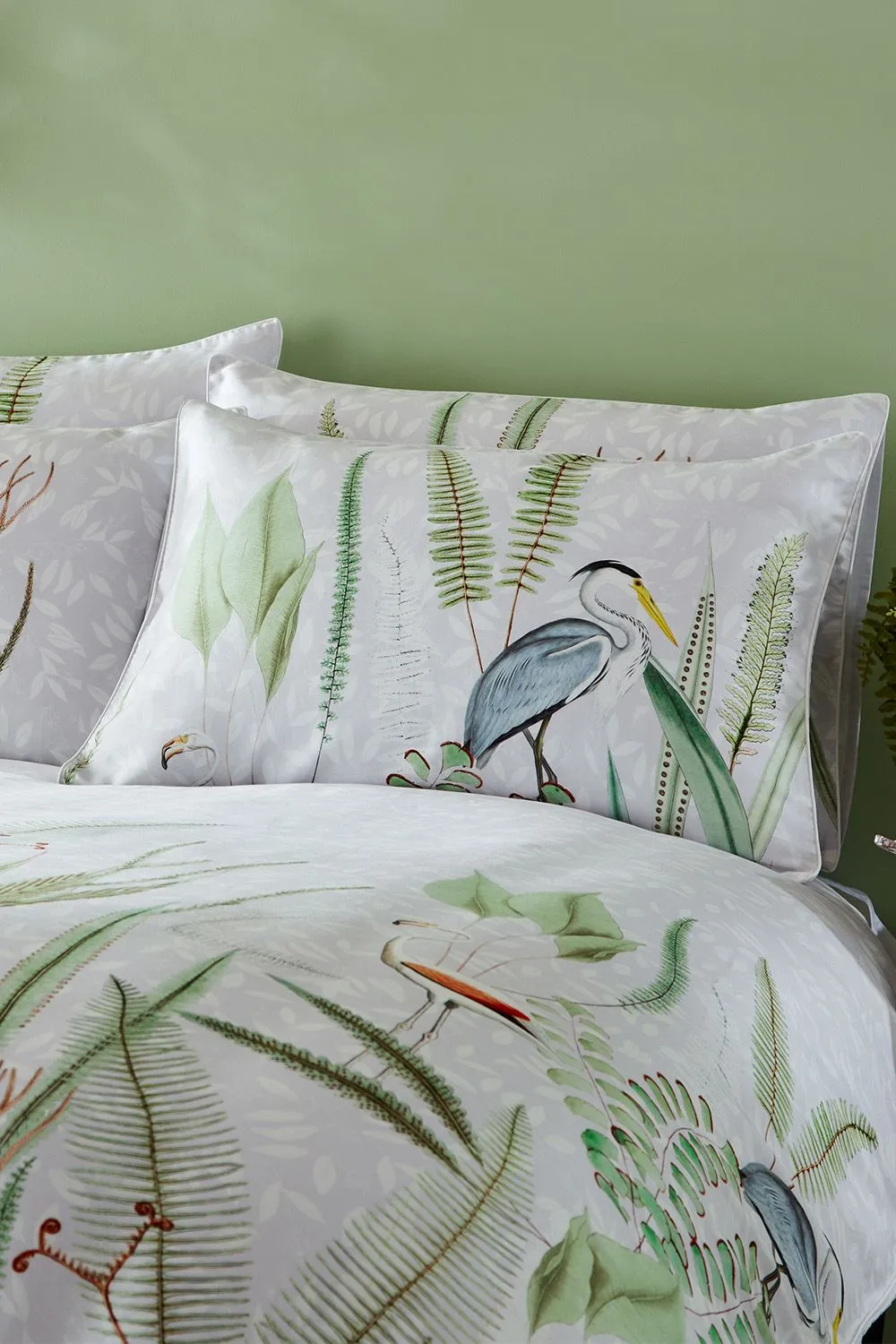 Paoletti Aaliyah 200 Thread Count Botanical Piped Pillowcases
