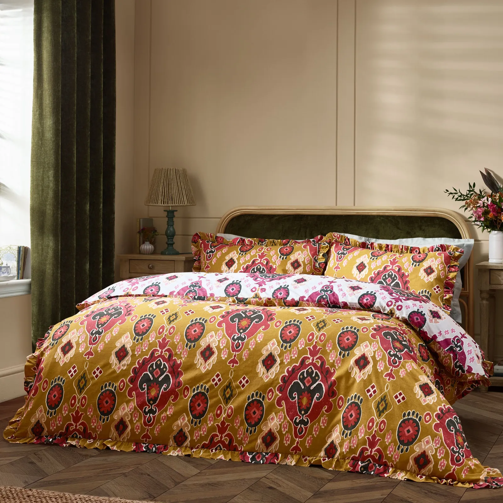 Paoletti Dawson Ikat Reversible Duvet Set in Amber 4