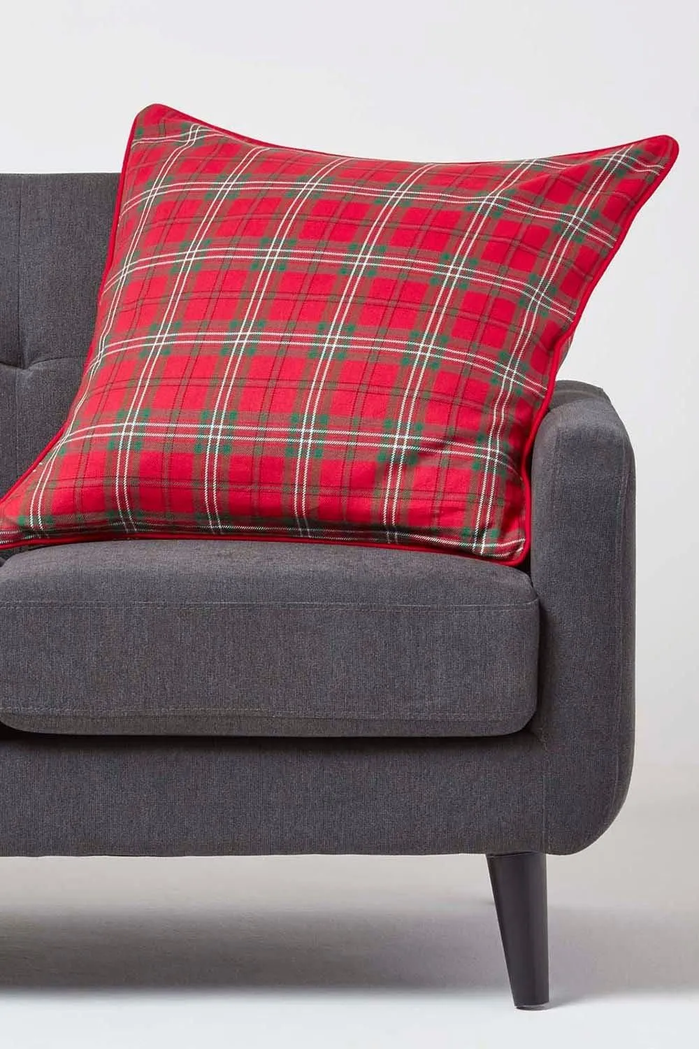 Homescapes Cotton Tartan Cushion Cover in Red 2