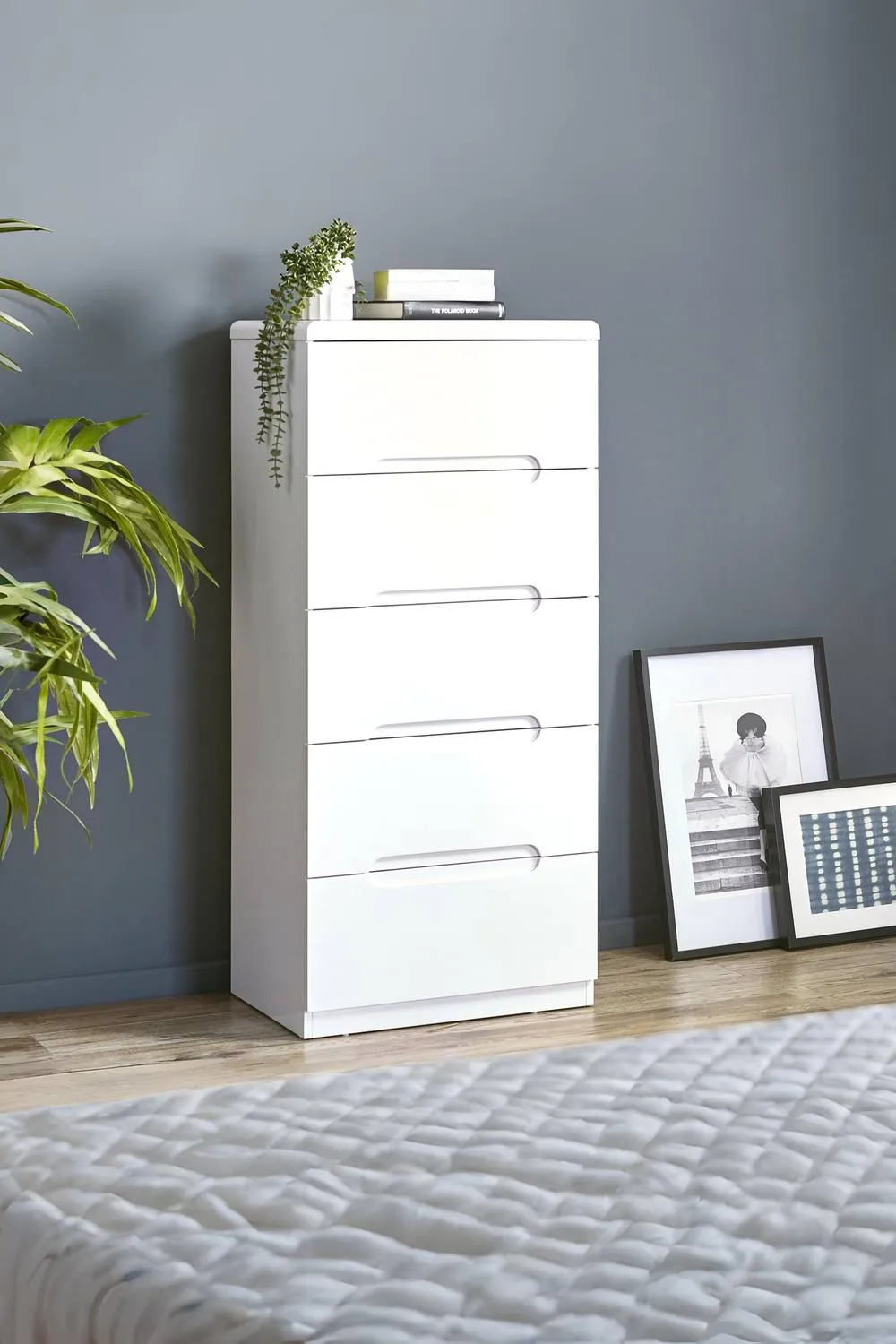 Julian Bowen Manhattan 5 Drawer Narrow Chest in White