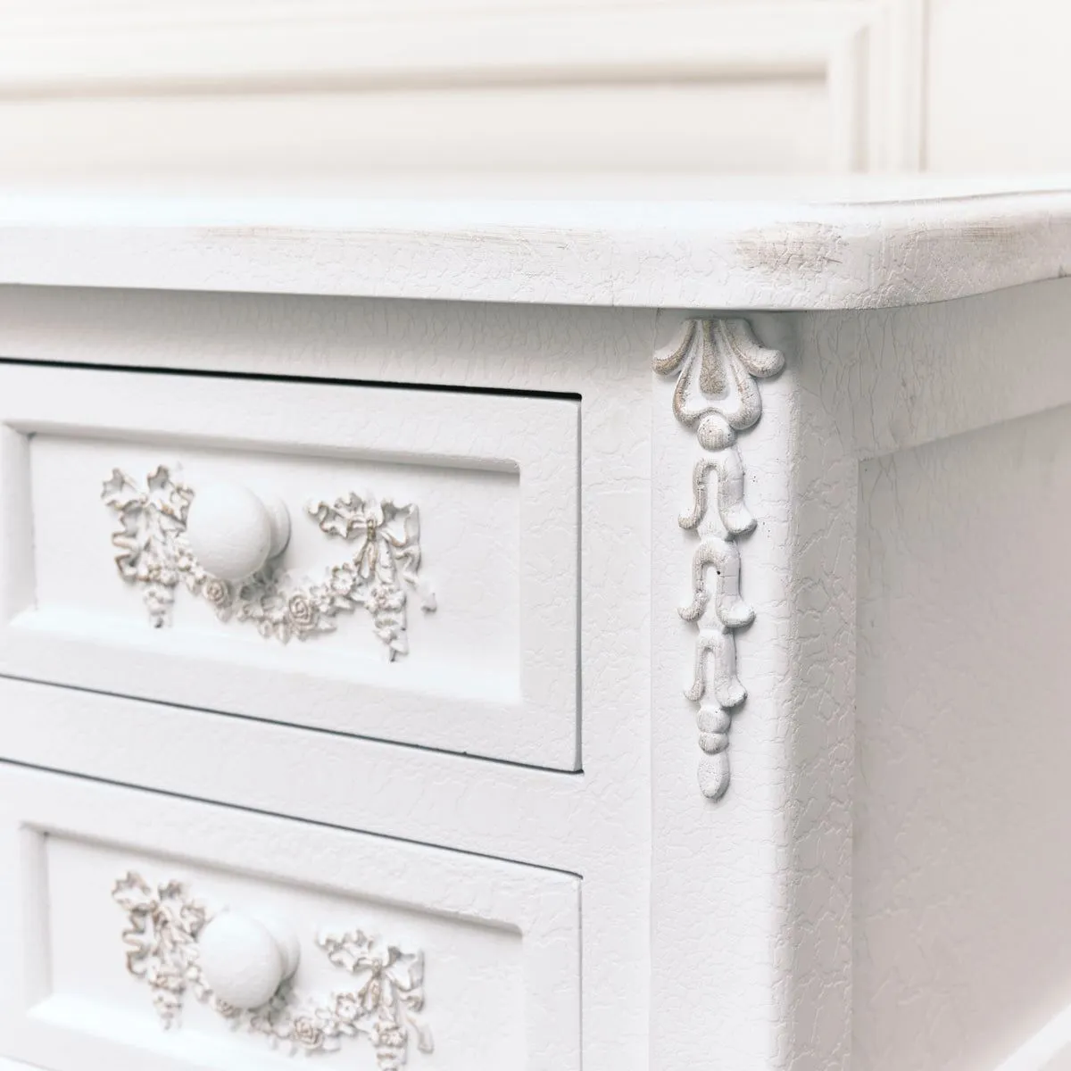 Melody Maison Antique White Dressing Table Desk With Triple Mirror & Stool - Pays Blanc Range 4