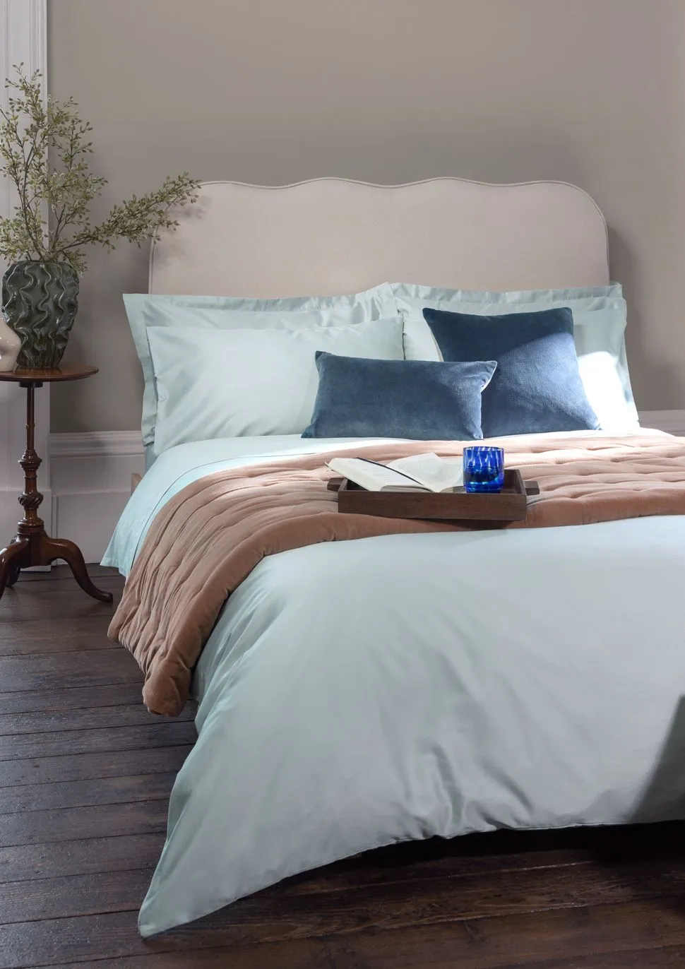 CHRISTY 400TC Luxury Cotton Sateen Plain Dye Bedding Gift Set Bundle in Light Grey 4