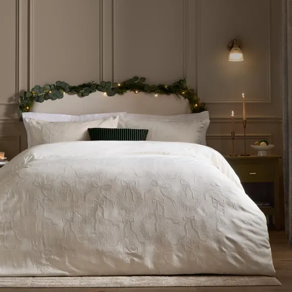 Paoletti Winter Wreath Duvet Cover & Pillowcase Set 1