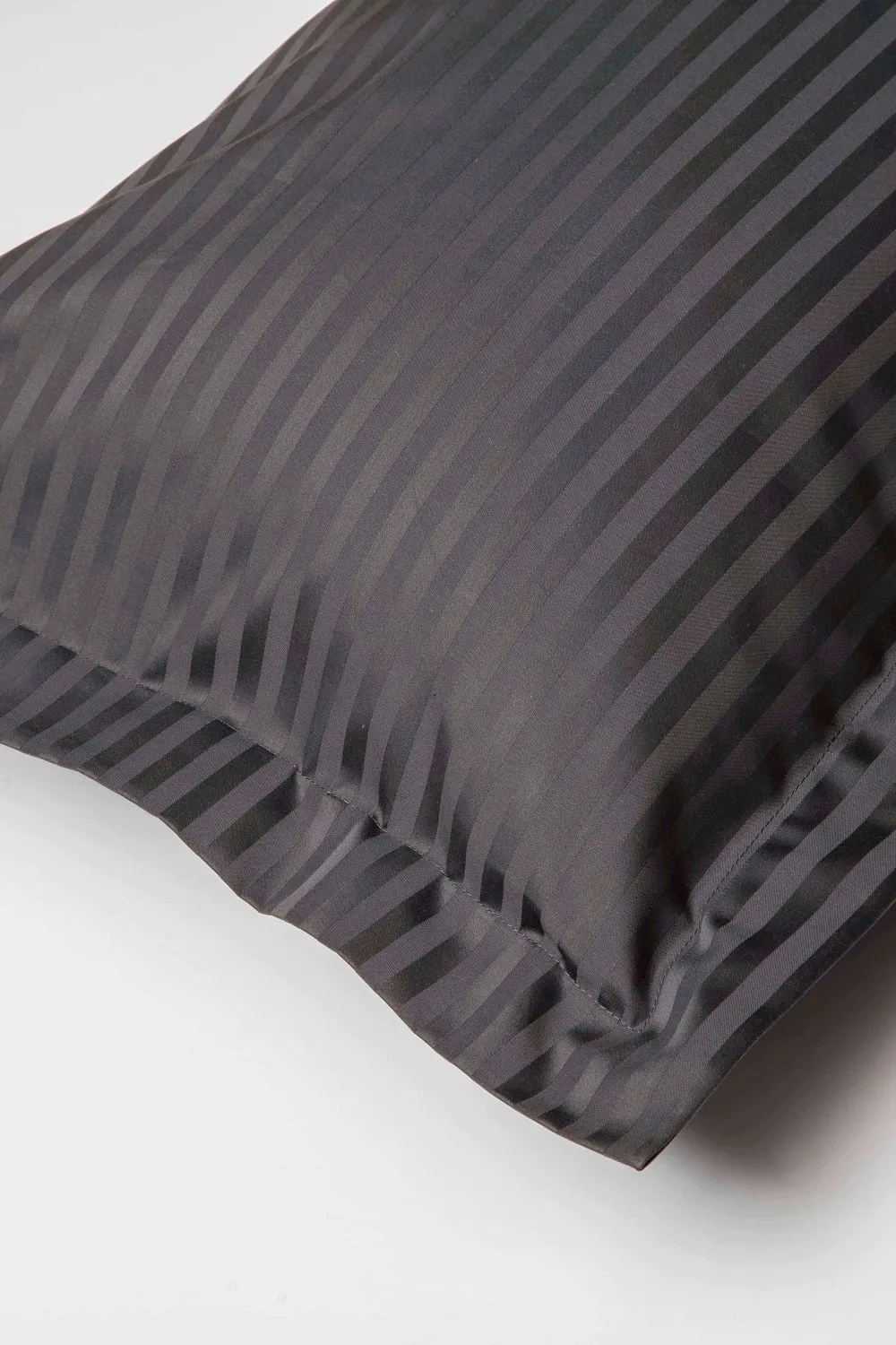 Belledorm Hotel Suite Satin Stripe 540 Thread Count Oxford Pillowcase in Charcoal