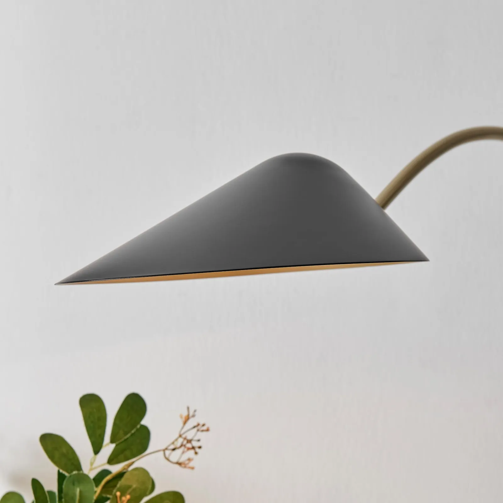 FurnitureboxUK Poppy Brushed Brass Retro Wall Lamp With Matte Black Shade in Gold 3