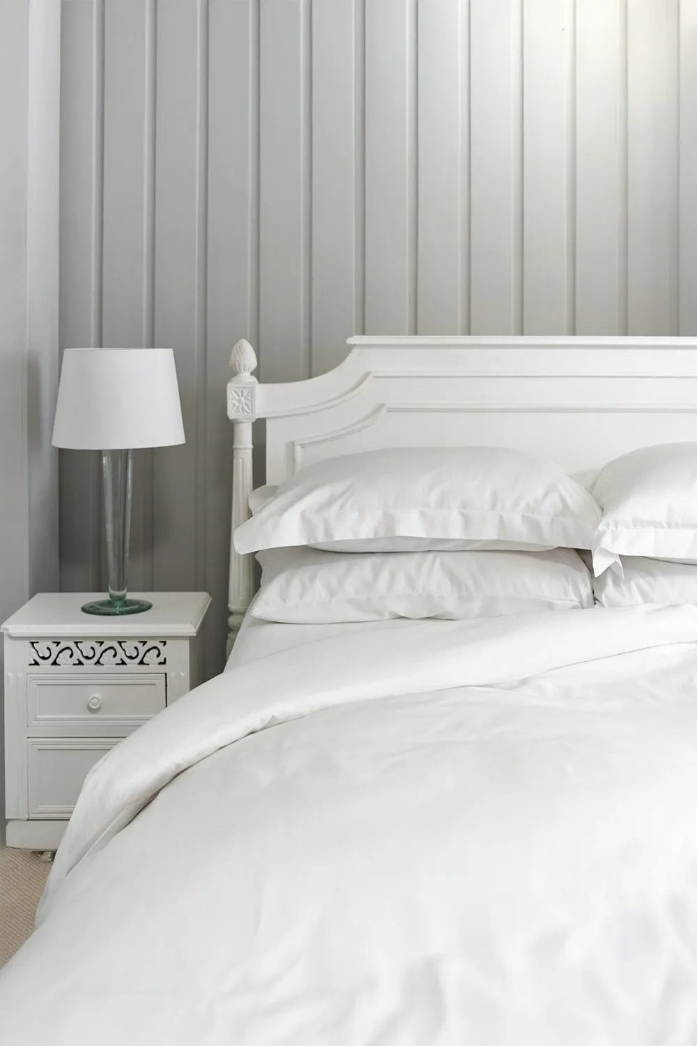 The Lyndon Company 800 Thread Count 100% Cotton Luxury Hotel Quality Duvet Cover Set | Deyongs 1846 in White 2
