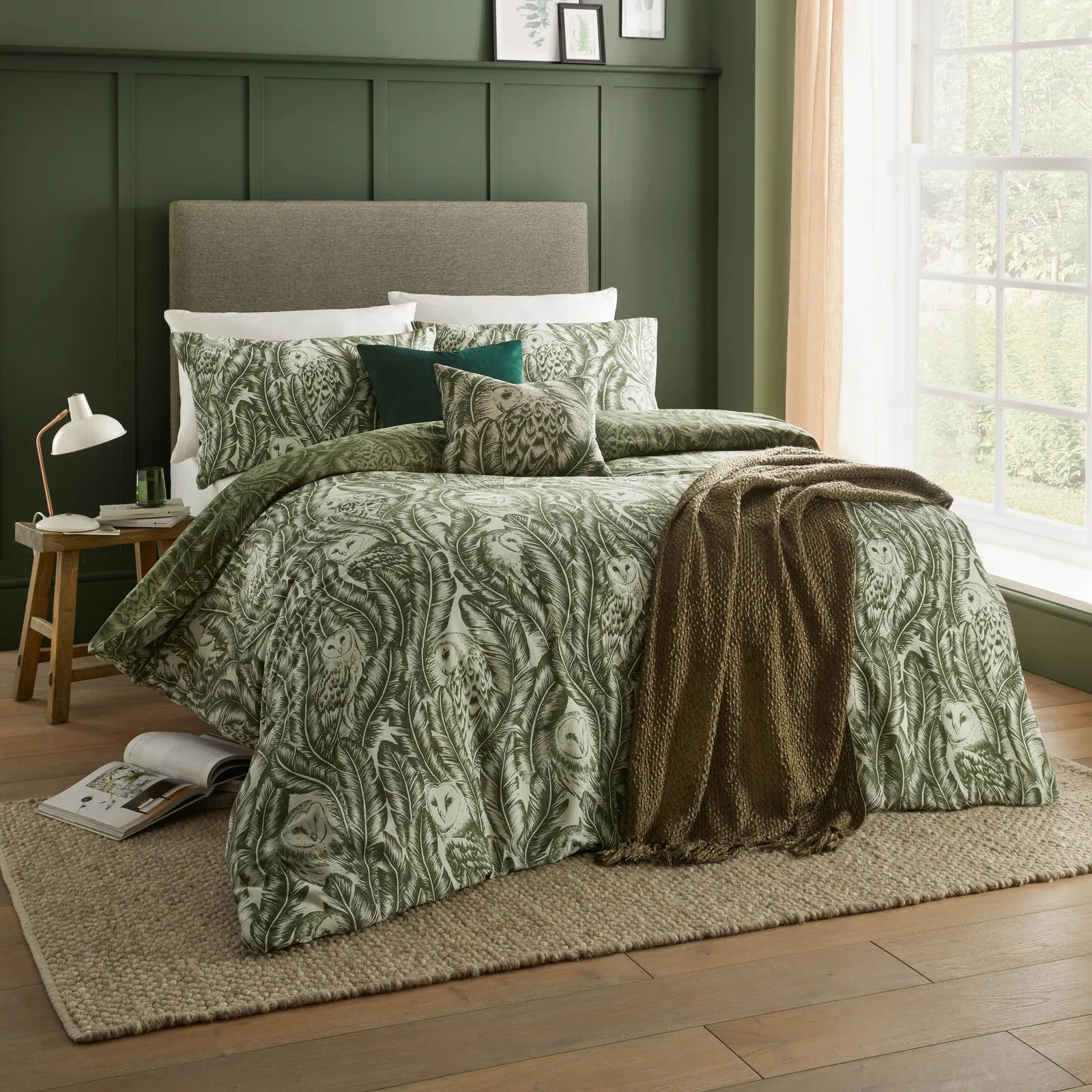 Wylder Albus Barn Owl Floral Duvet Cover Set in Green