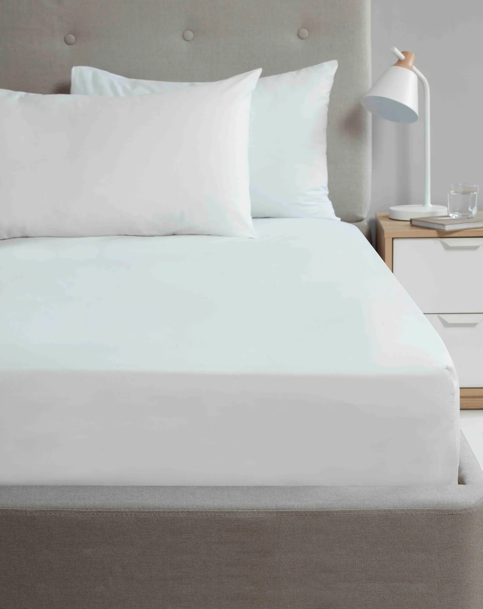 Rapport Home So Soft Microfibre Fitted Sheet in White 1