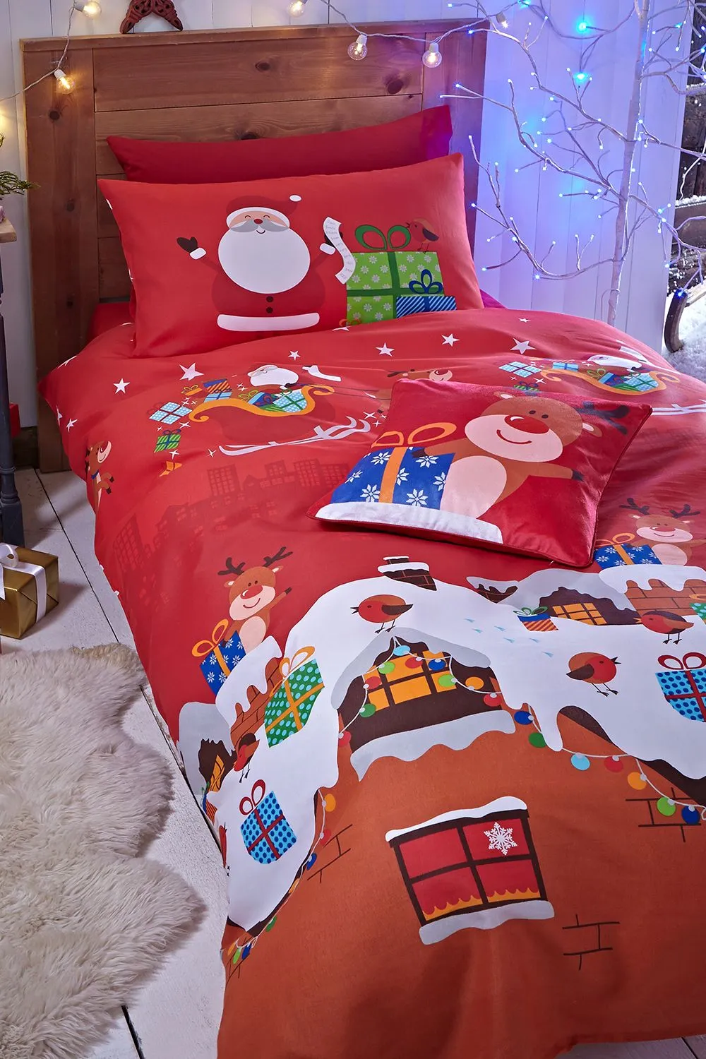 Catherine Lansfield 'Santa's Christmas Presents' Duvet Set in Red