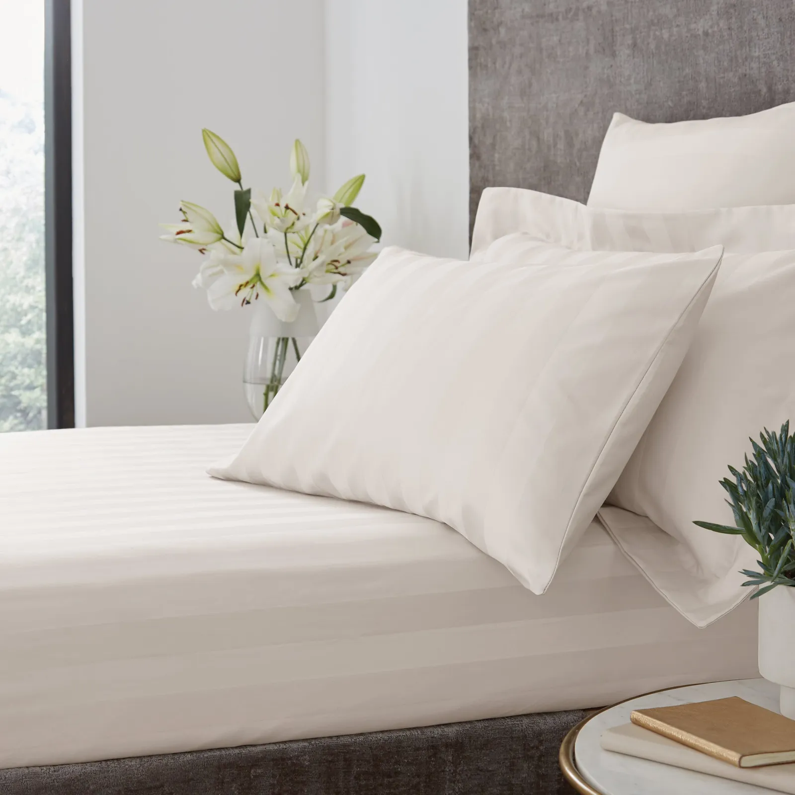 Hotel Stripe 230 Thread Count 100% Cotton Fitted Sheet