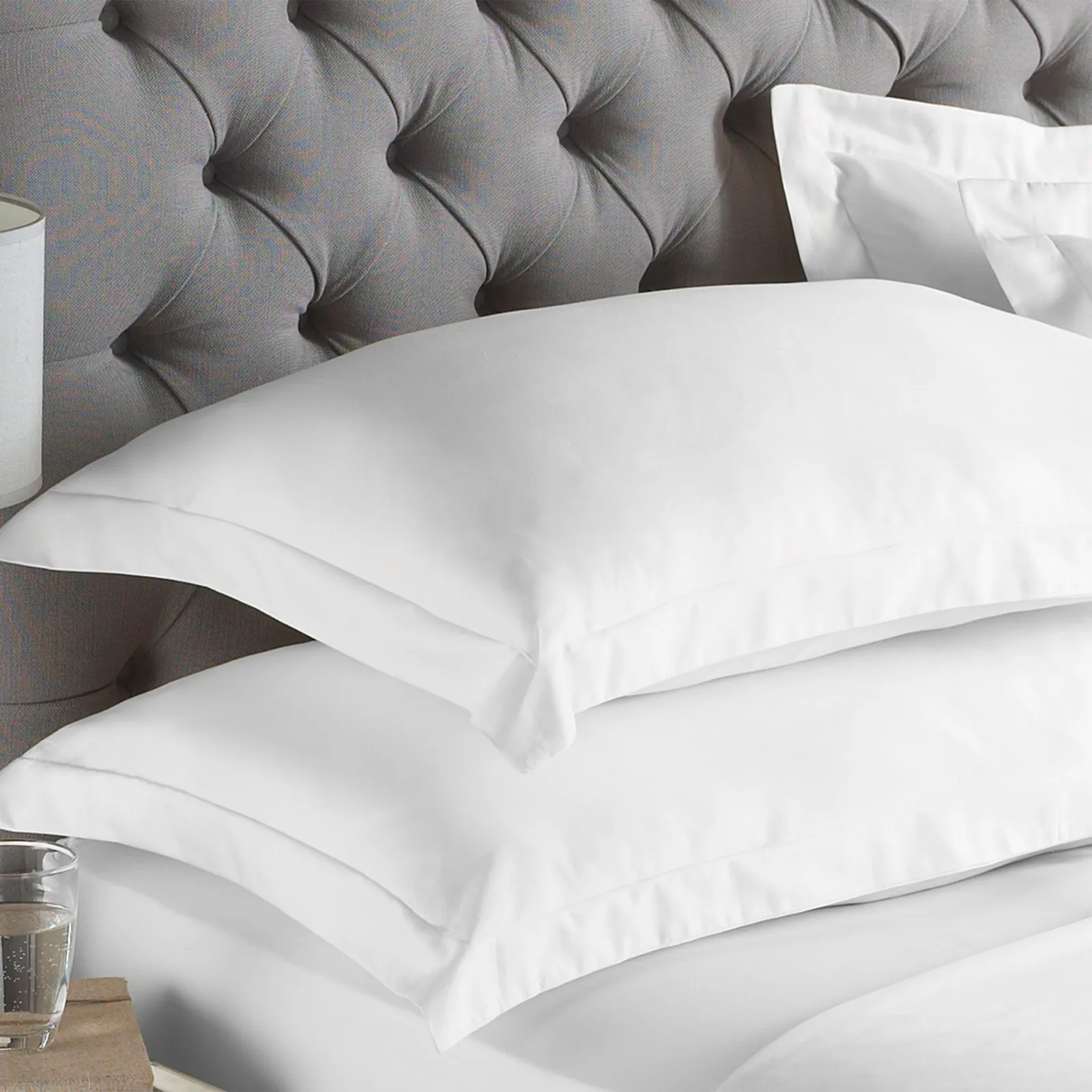 Paoletti 200 Thread Count Oxford Border Cotton Pillowcase in White 2