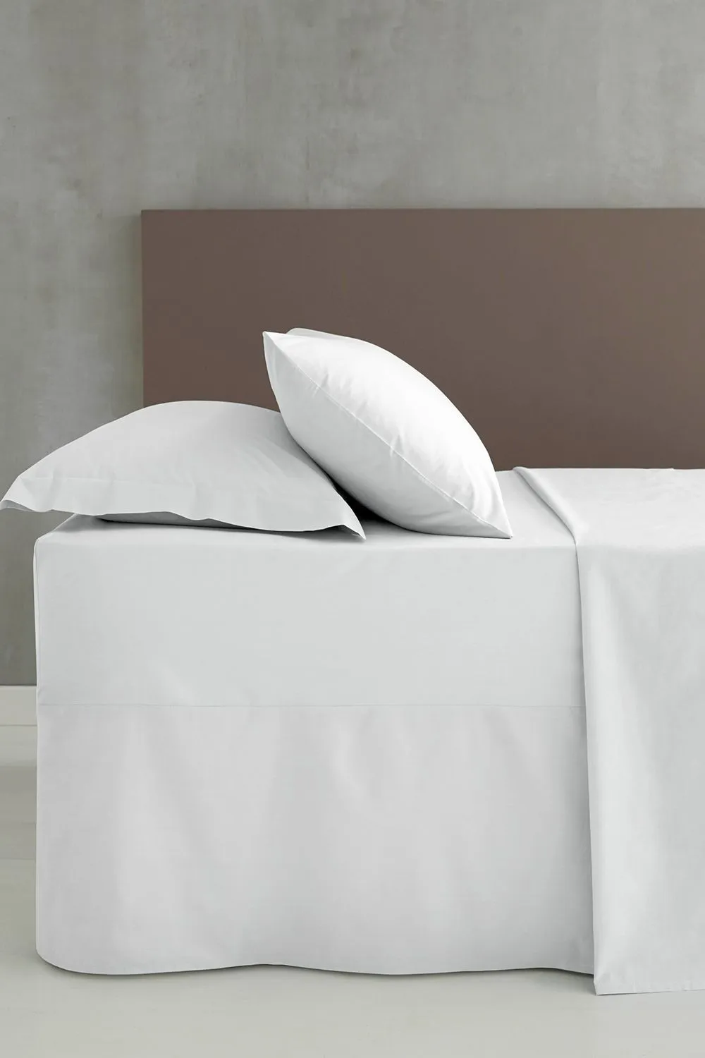 Catherine Lansfield Easy Iron 180 Thread Count Polycotton Percale Base Valance Sheet in White 2