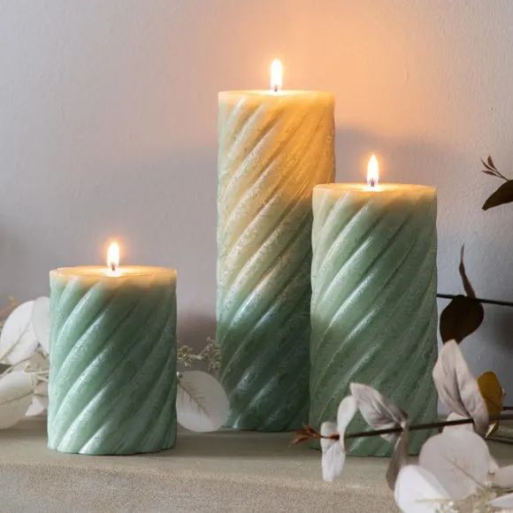 Cedar & Sage Set of 2 Vanilla Twist Pillar Candles 2