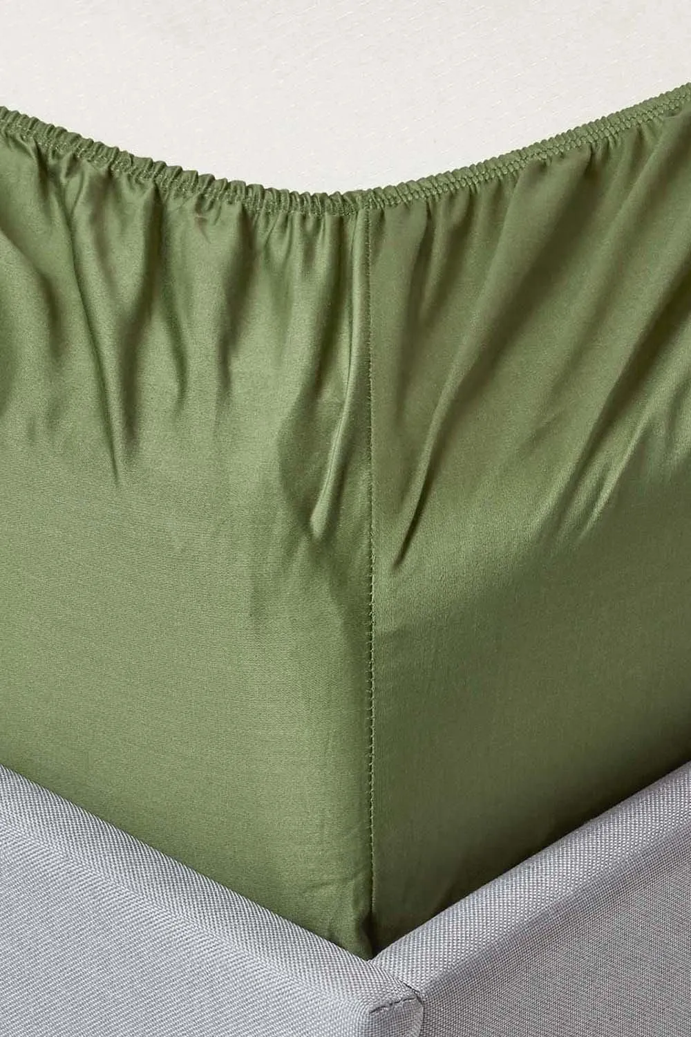 Homescapes Sateen Cotton Fitted Sheet 12 inch 400 Thread Count in Green 2