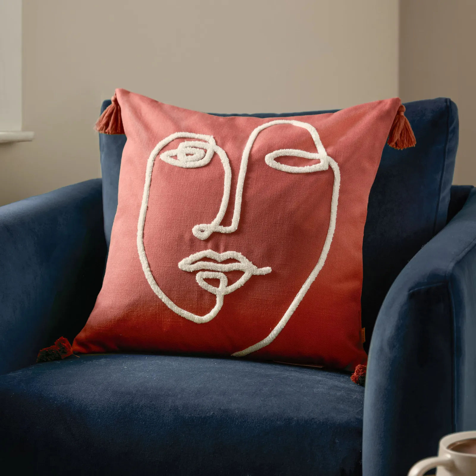 Furn Uno Lined Face Tufted Tasselled Cushion in Red