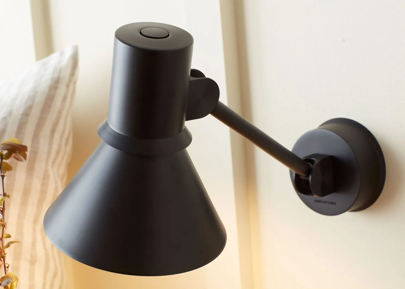 Anglepoise Type 80 Wall Light Short Arm Matte Black 2