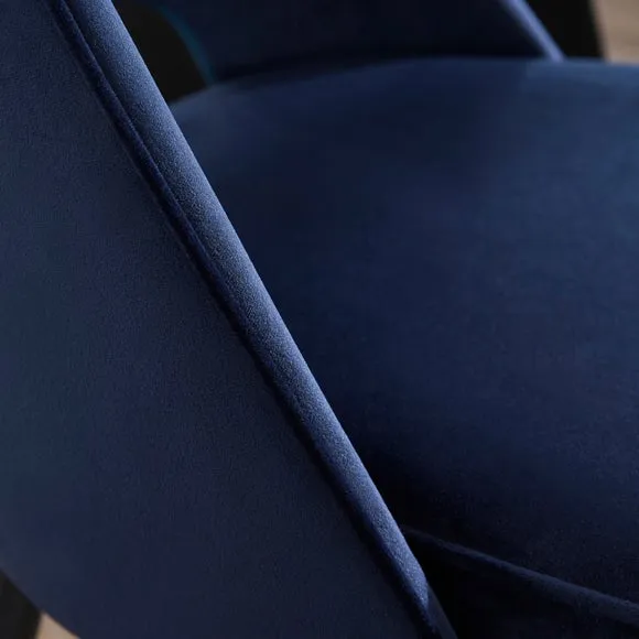 Effy 4 Seater Round Dining Table with 4 Lillia Navy Velvet Dining Chairs 3