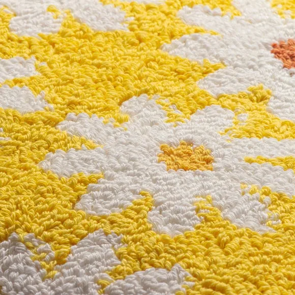 Daisy Cushion 2